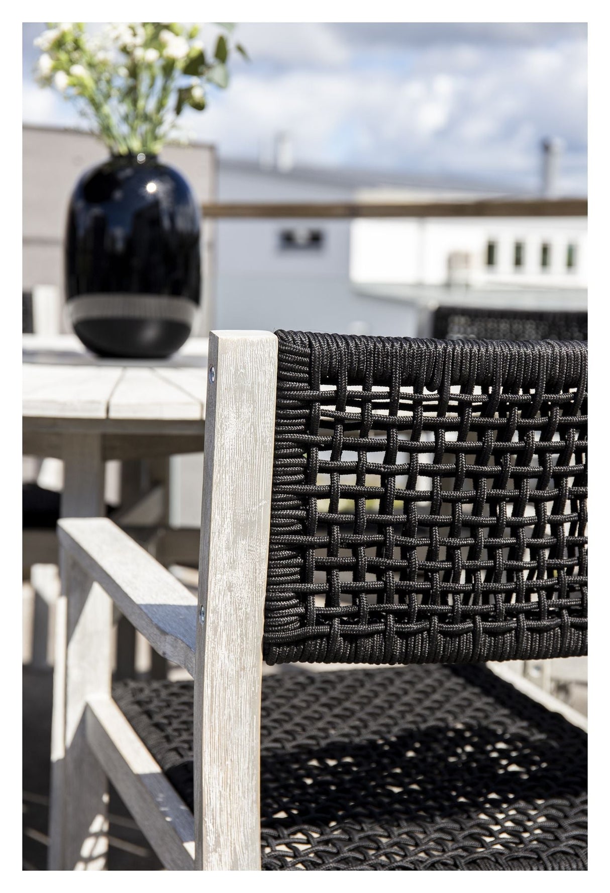 Rives, Garden table Ø150, Antique white acacia w. stone