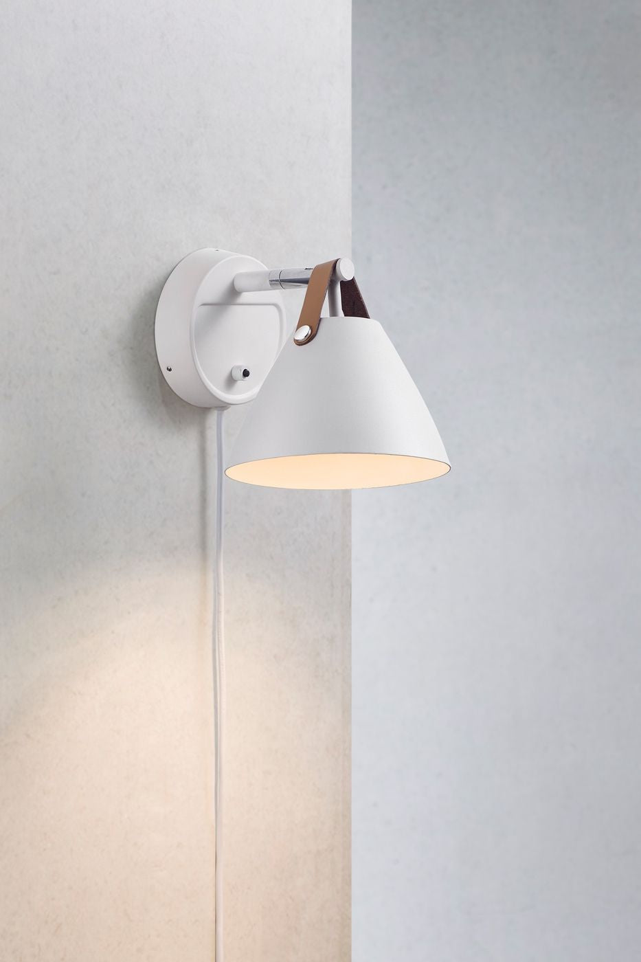 dftp Strap 15 Wall Lamp, White