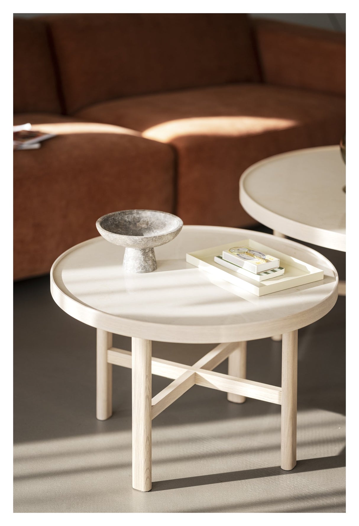 Marsden, coffee table Ø60 - beige ceramic/light oak