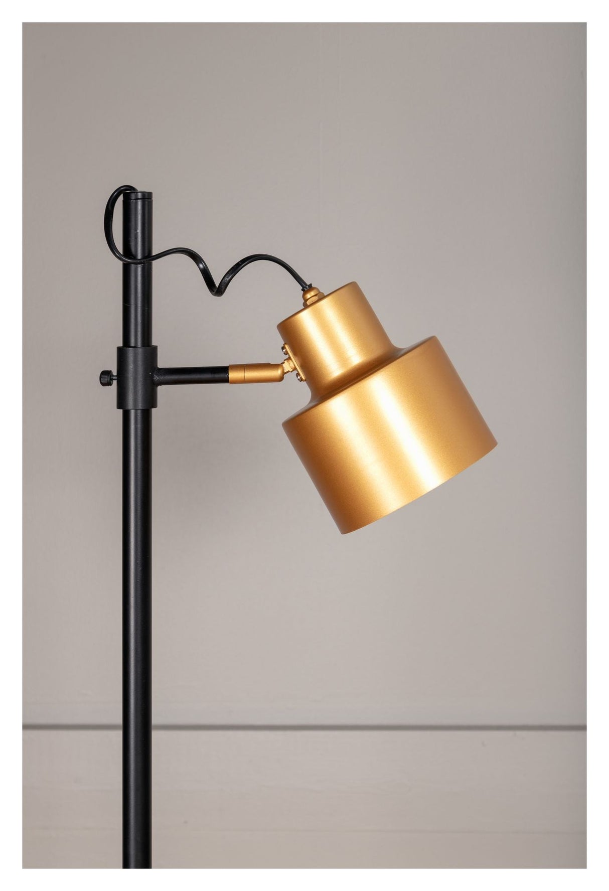 Vifta Floor lamp with 1 light source, Black/Brass, H:139