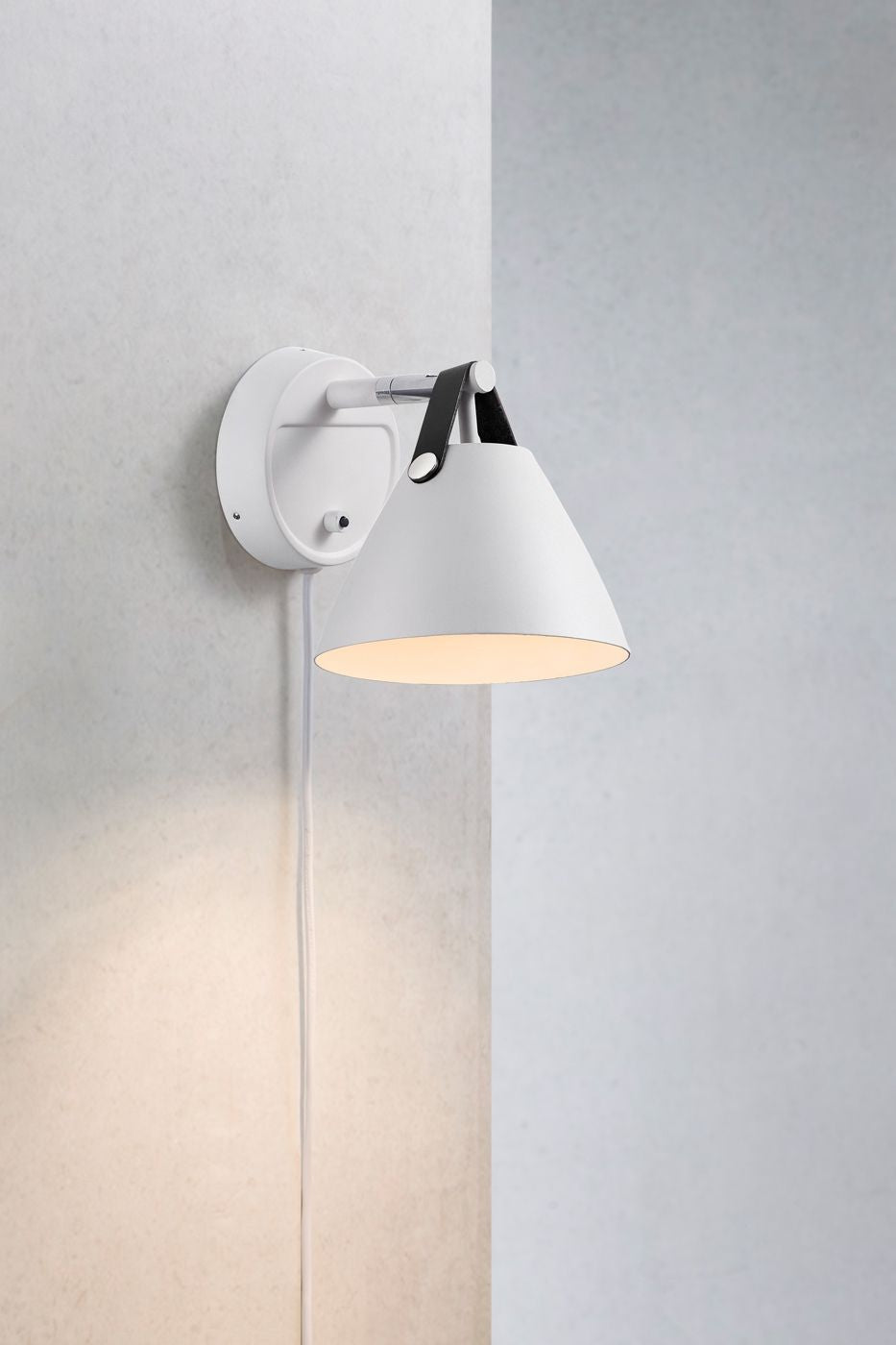 dftp Strap 15 Wall Lamp, White