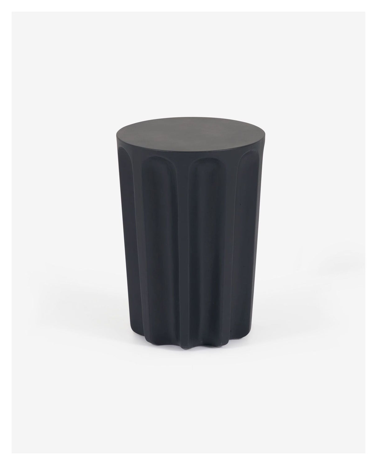 Vilandra Lounge Table, Ø32, Black Concrete