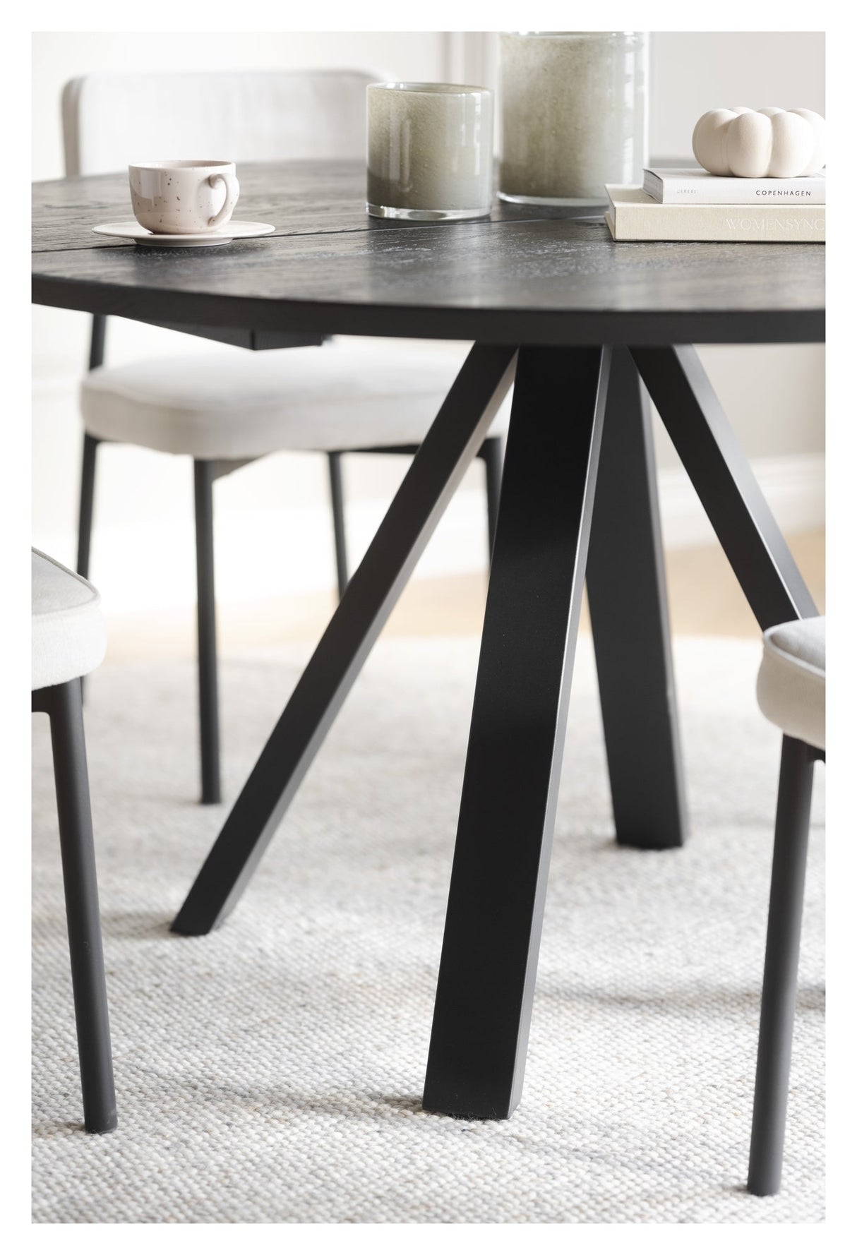 Carradale, dining table Ø130 - black/oak