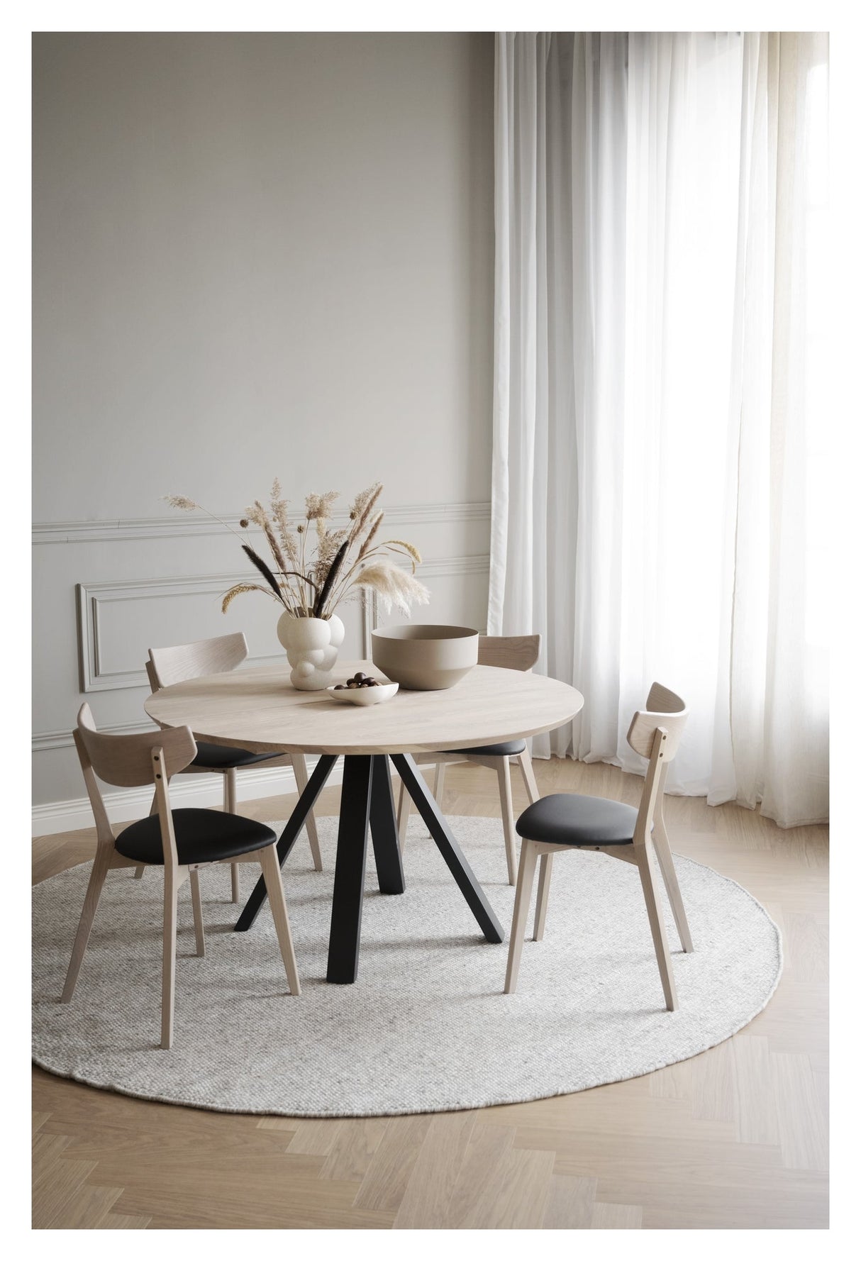 Carradale, dining table Ø130 - light oak