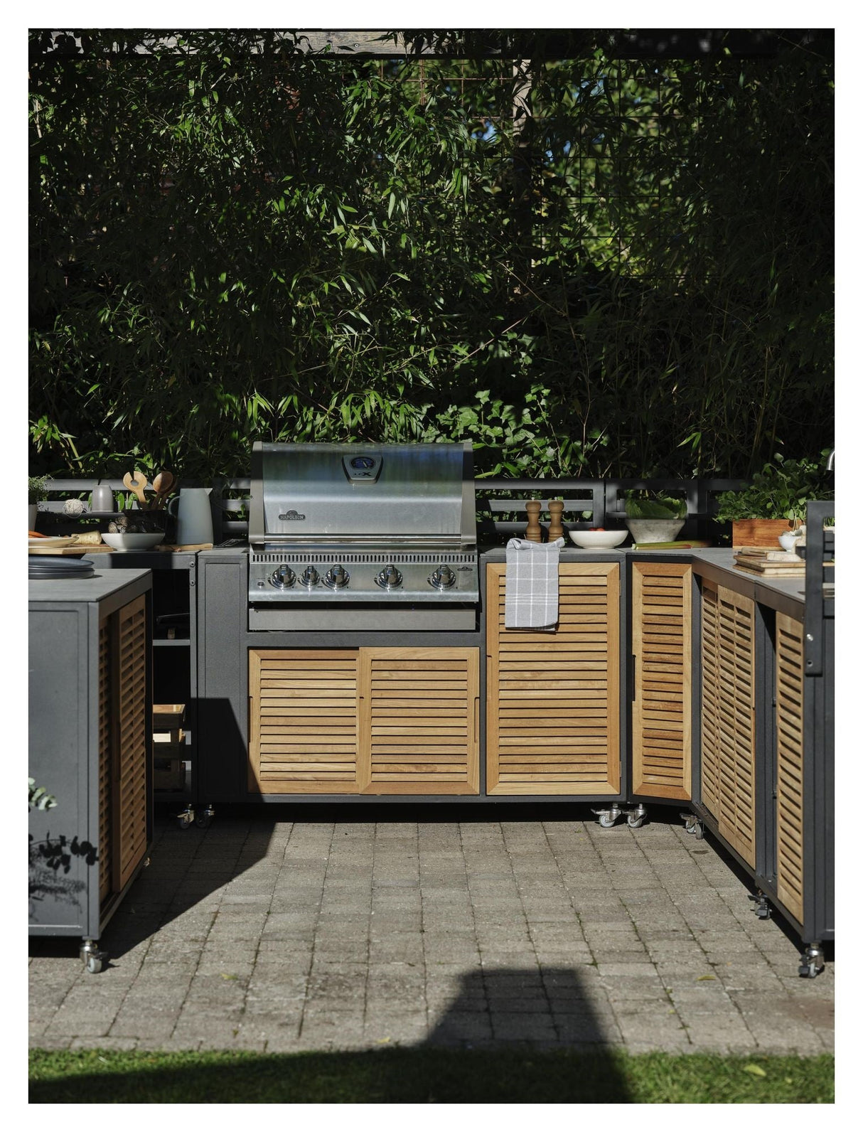 Fornax Outdoor kitchen with space for barbecue, Black/Teak