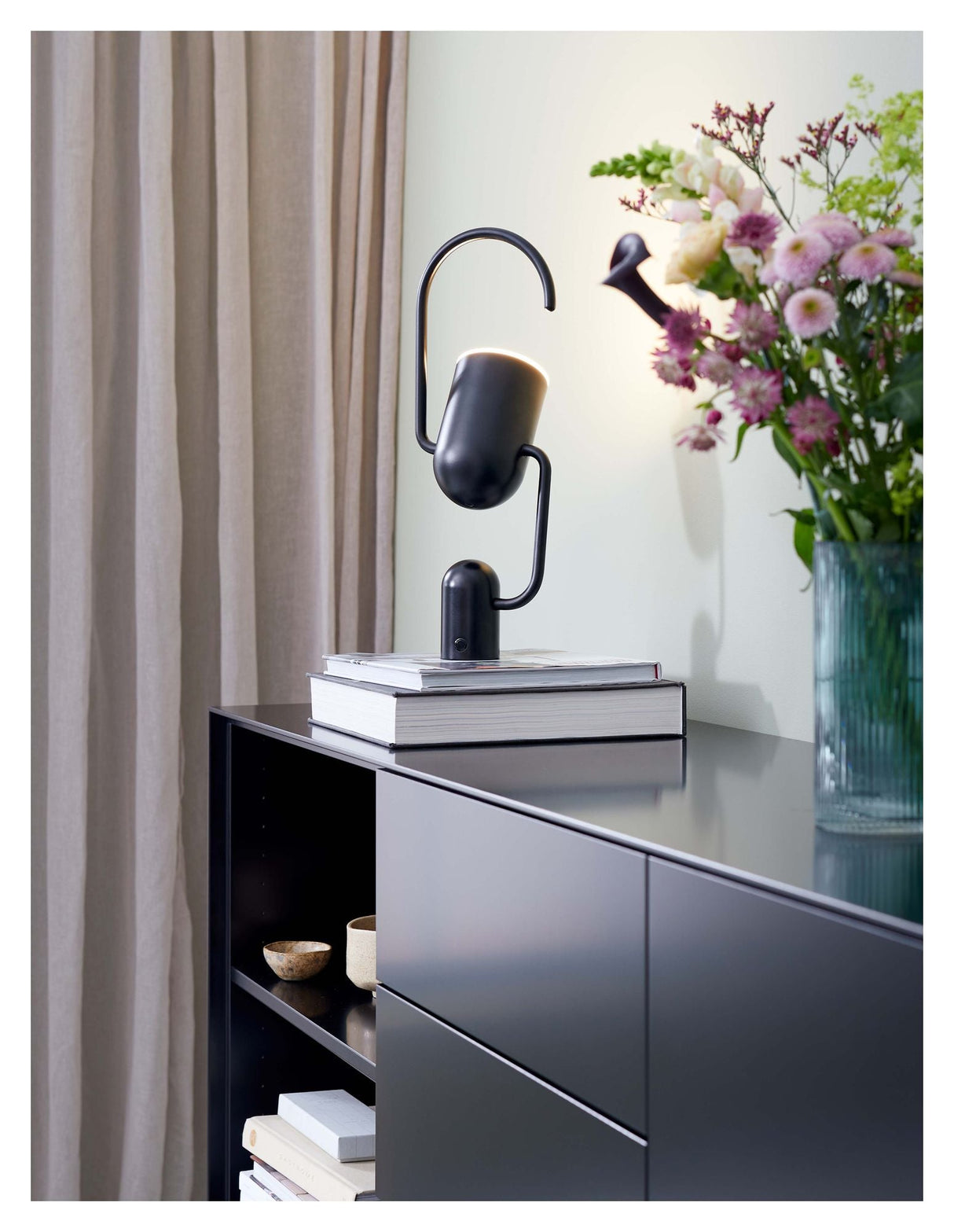 Light Grab Table Lamp, Matte Black