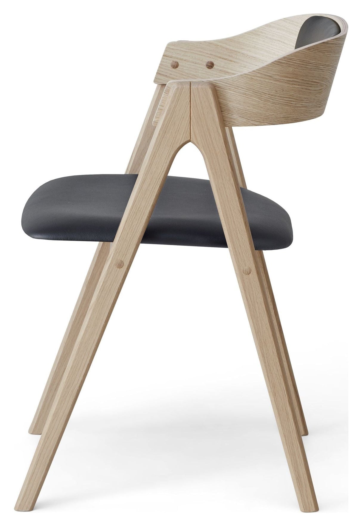 Mette dining chair, oak/white oil Sydney black leather m/p.ryg