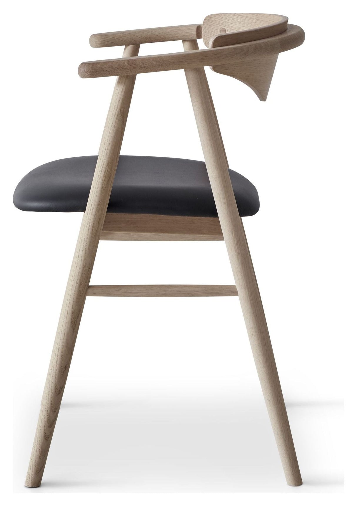 Tradition dining chair, oak/white oil Sydney black leather, wooden back