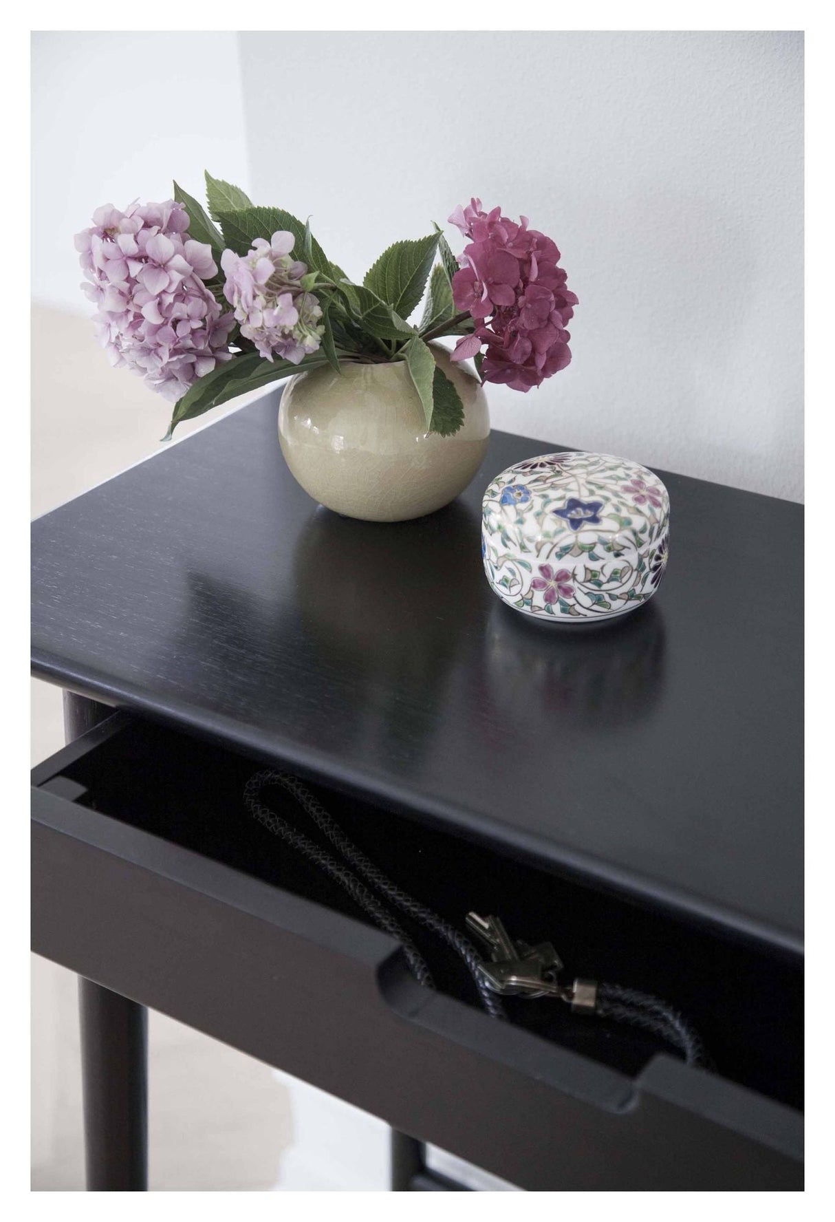 Noble Console Table, Black