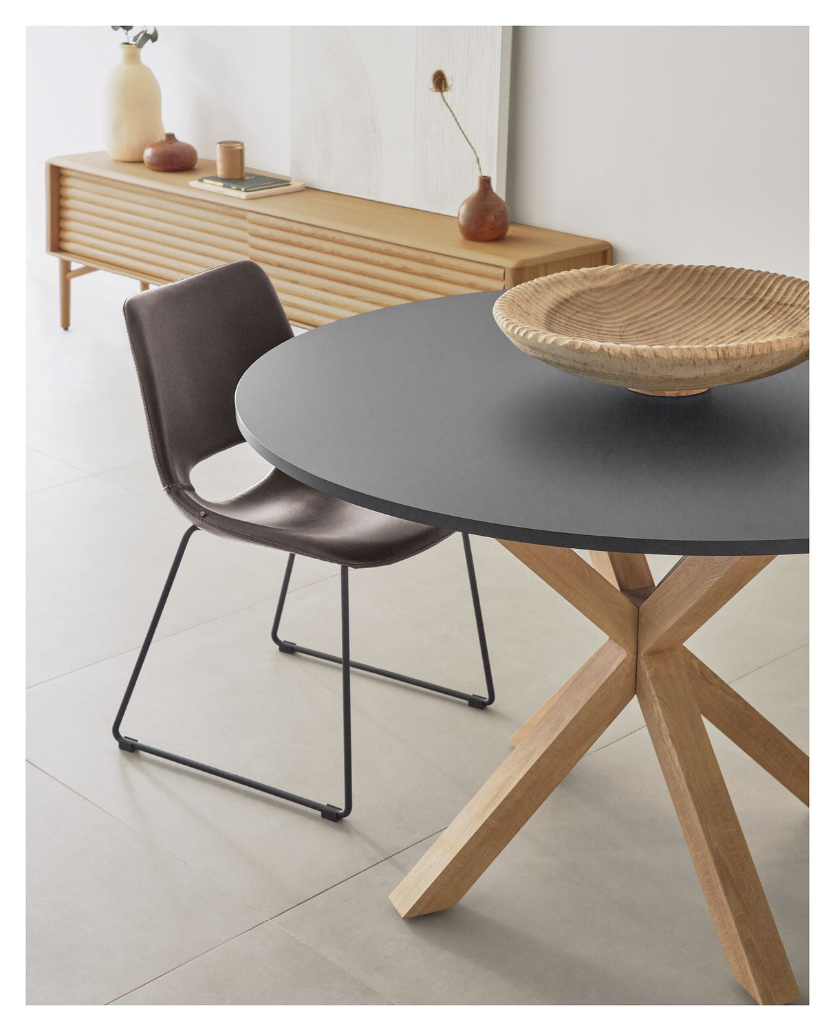 Argo Full Dining Table Ø119, Black Lacquered Top