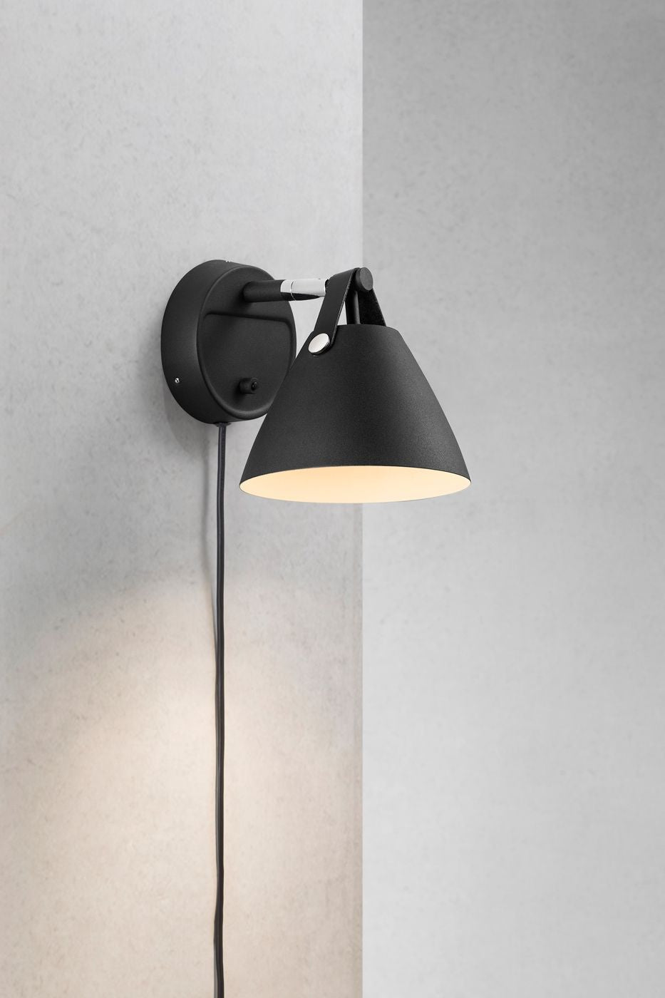 dftp Strap 15 Wall Lamp, Black