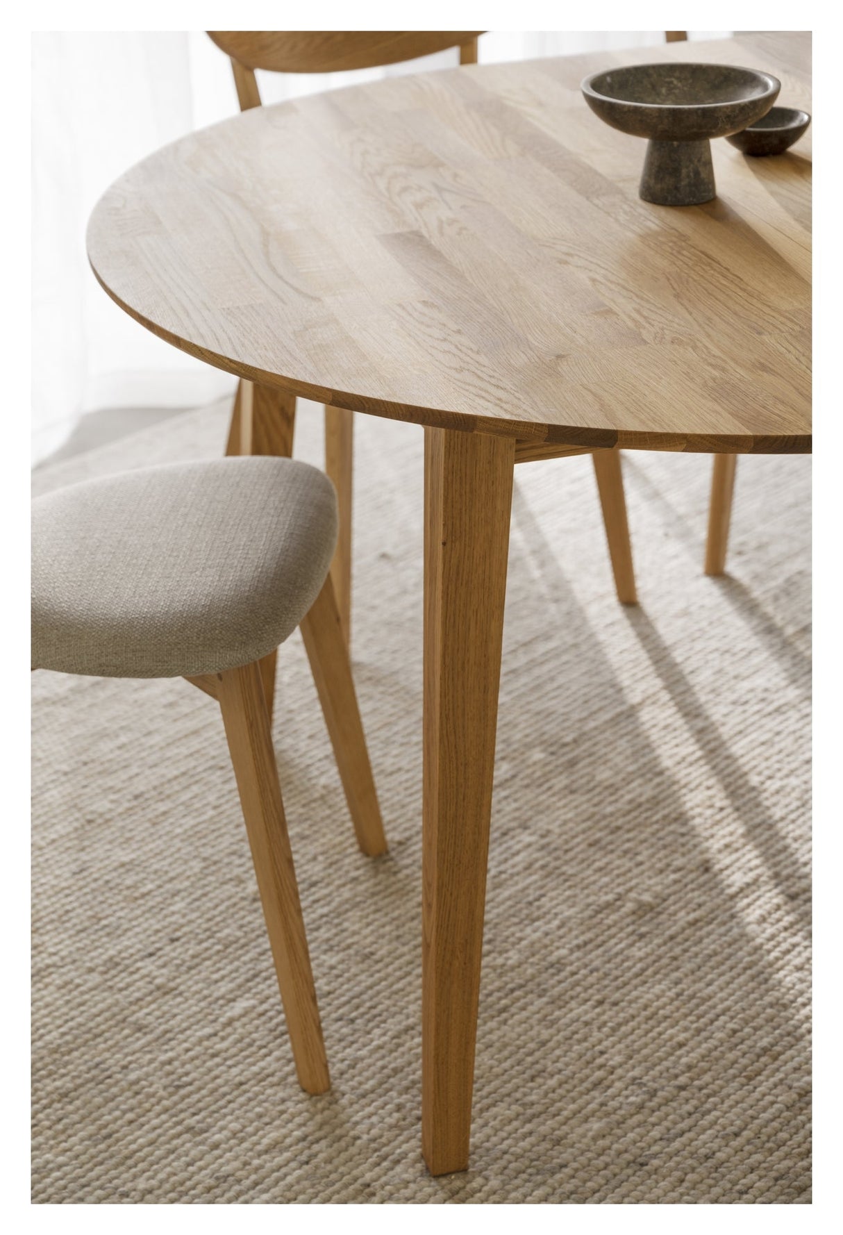 Filippa, dining table Ø120 - oak