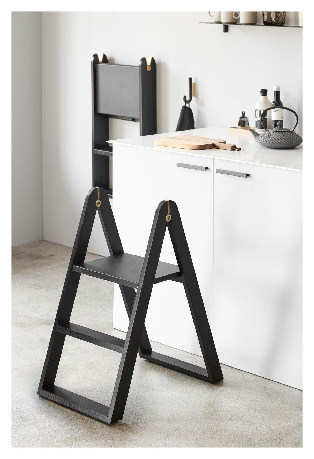 Reech Stepladder, Black Oak