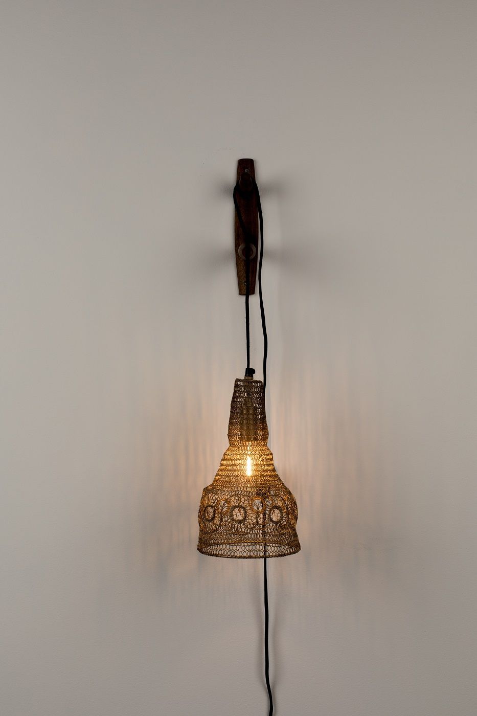 homii Alen Wall Lamp, Mango Wood/Iron