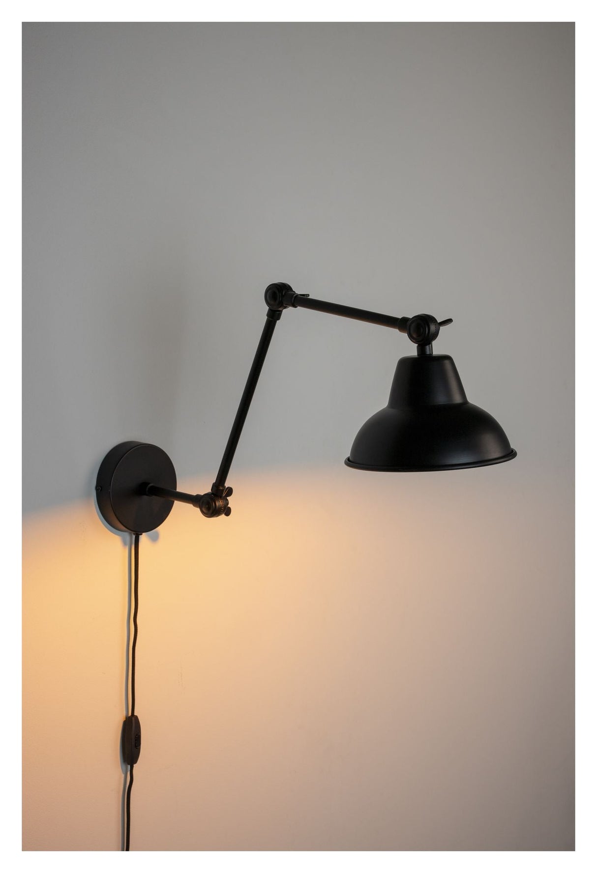 Reagan Wall Lamp, Black