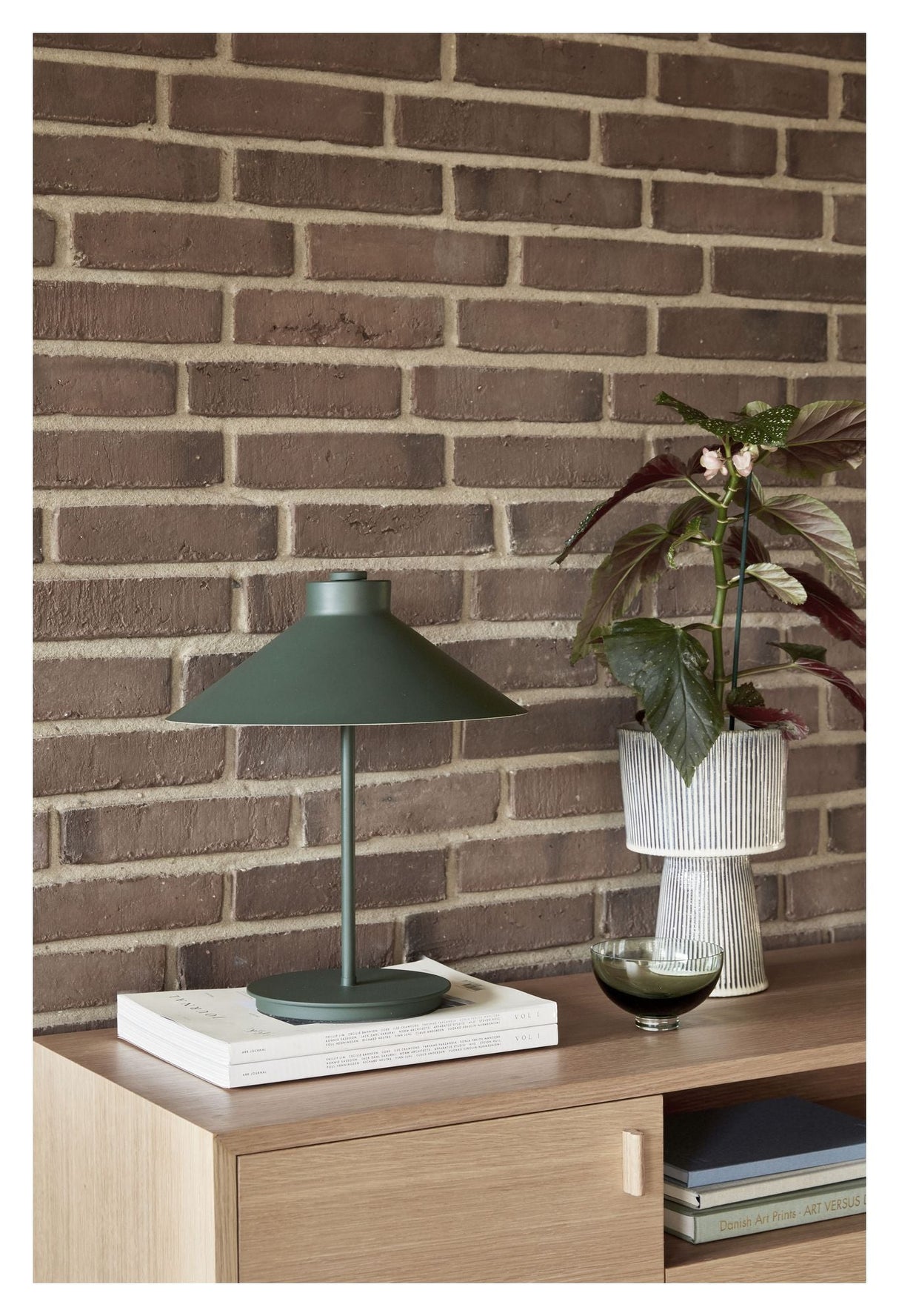 Hübsch Shape Table lamp, metal, dark green