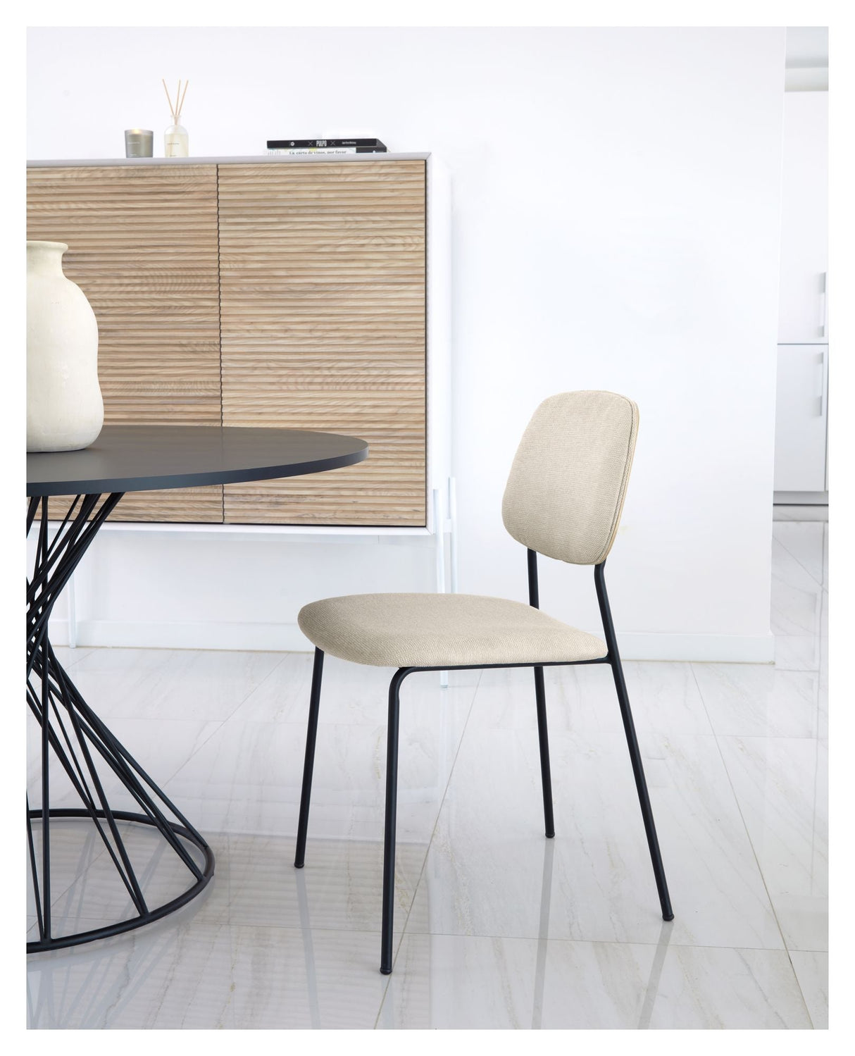 Benilda Dining chair, Beige chenille/Oak veneer/Black legs