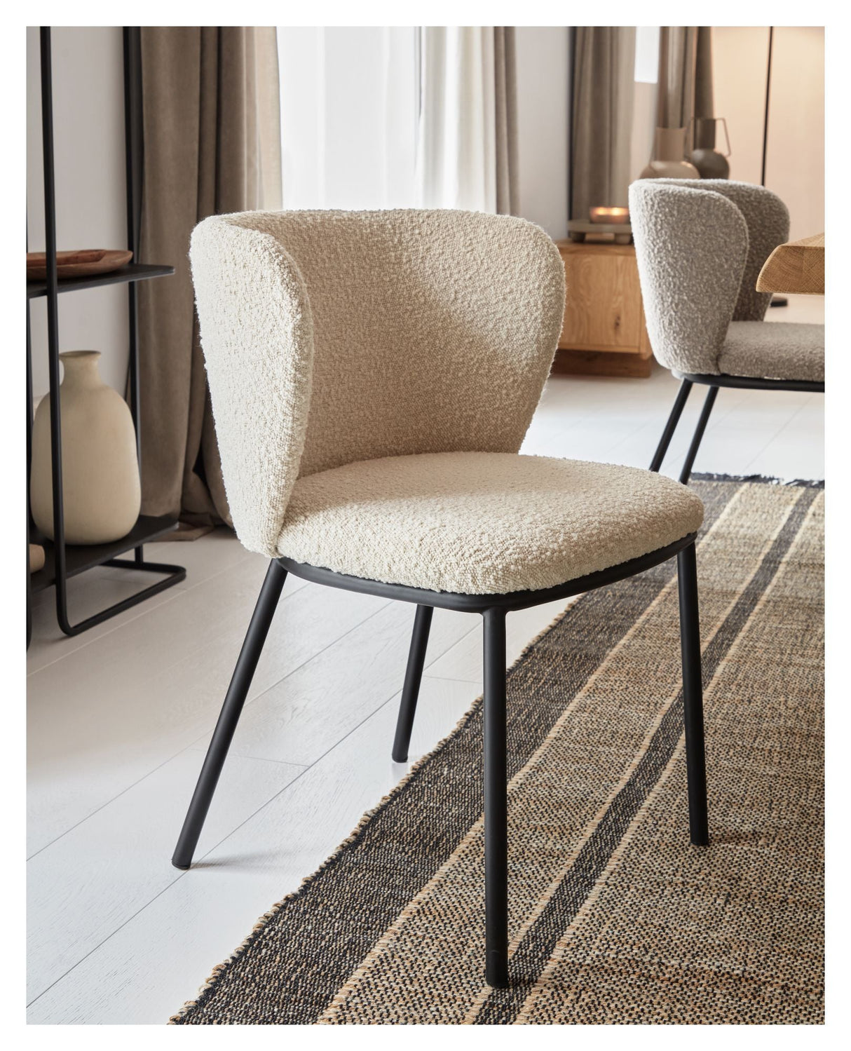 Ciselia Dining chair with white shearling