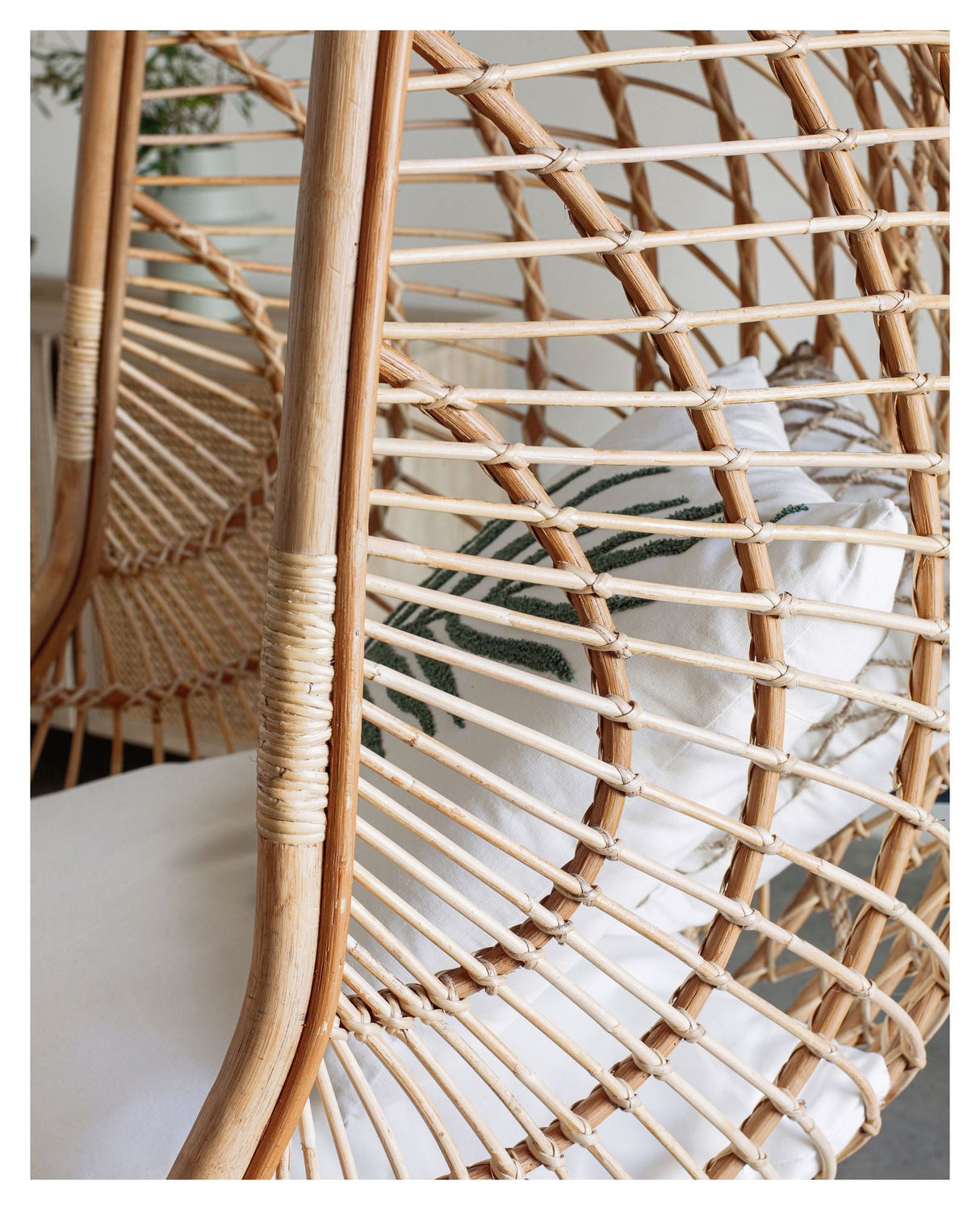 Ekaterina Hanging Chair w. base - Rattan