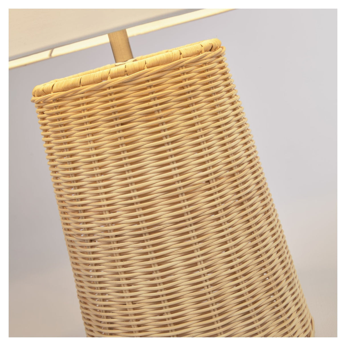 Kimjit Table lamp in rattan