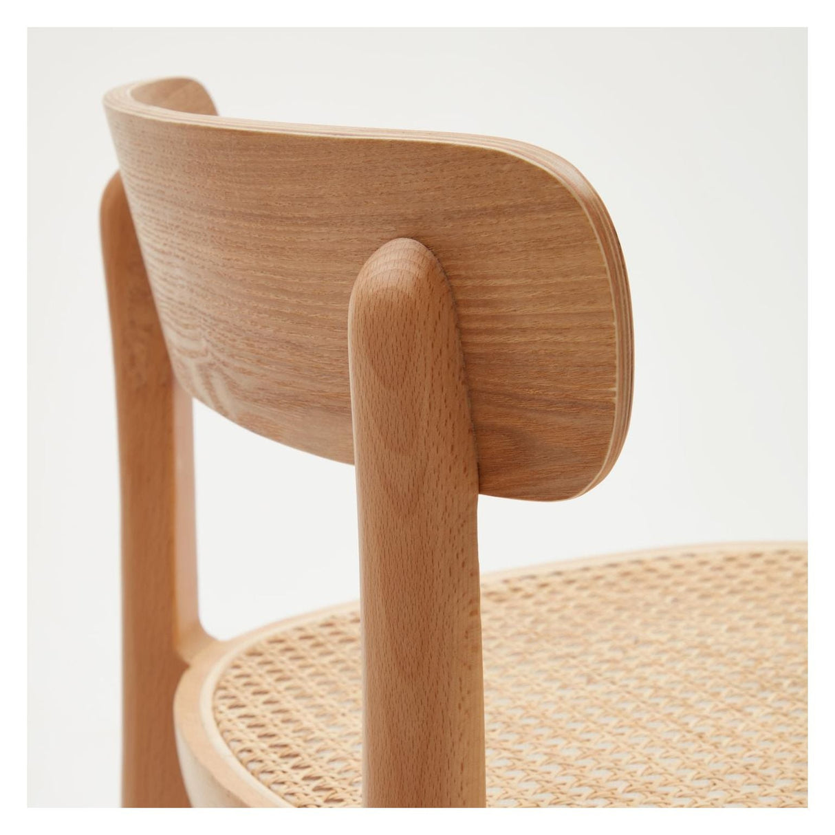 Romane Barstool, Nature