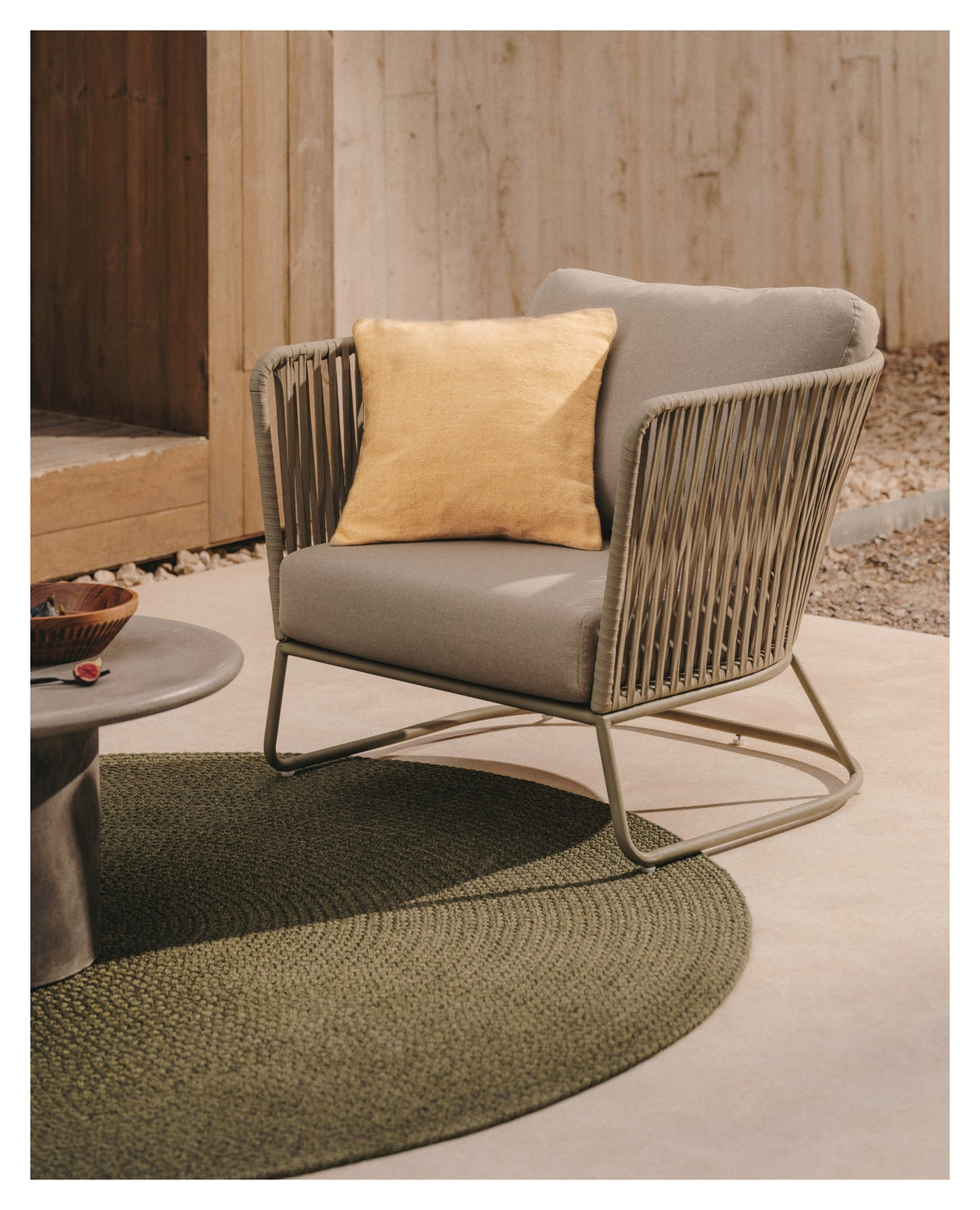 Saconca armchair