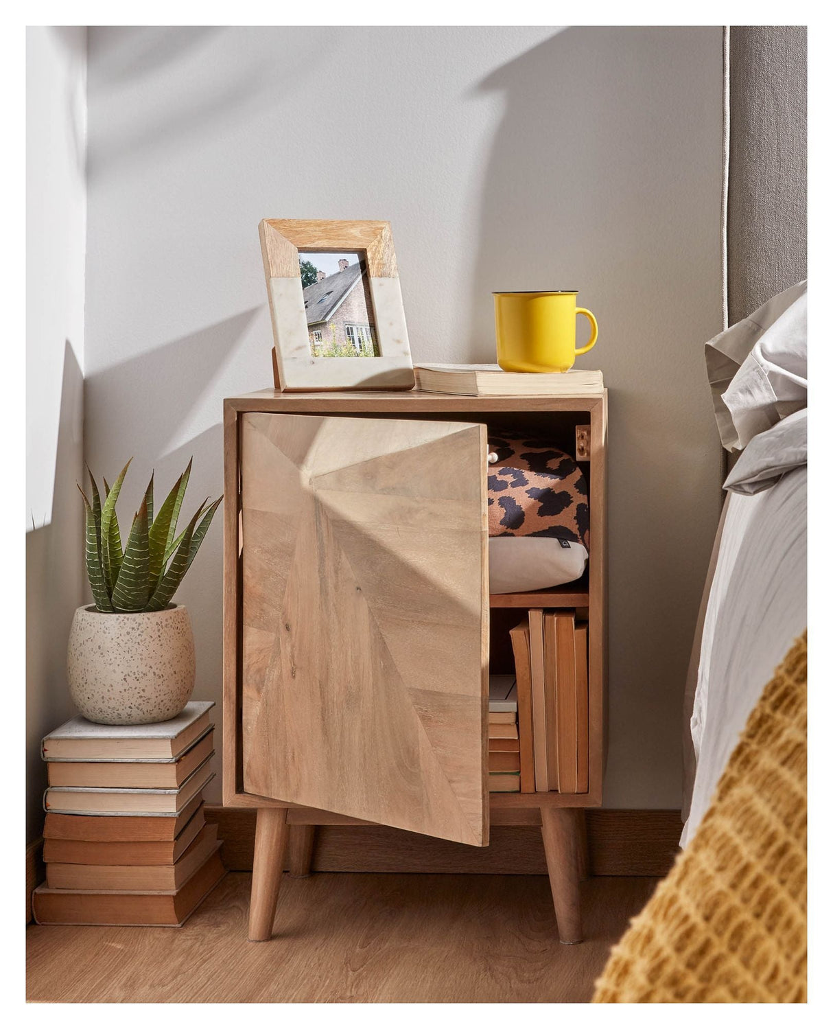 Sanvy Bedside table with door Nature