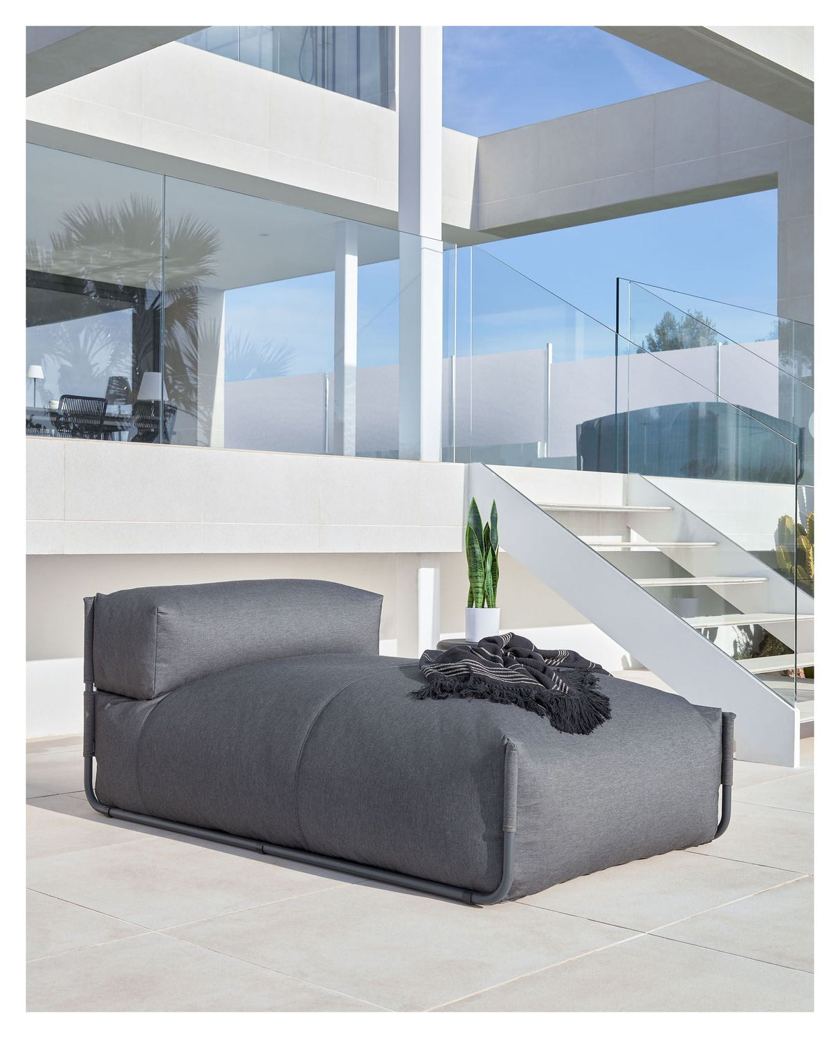 Square Chaise longue, black alu/dark gray