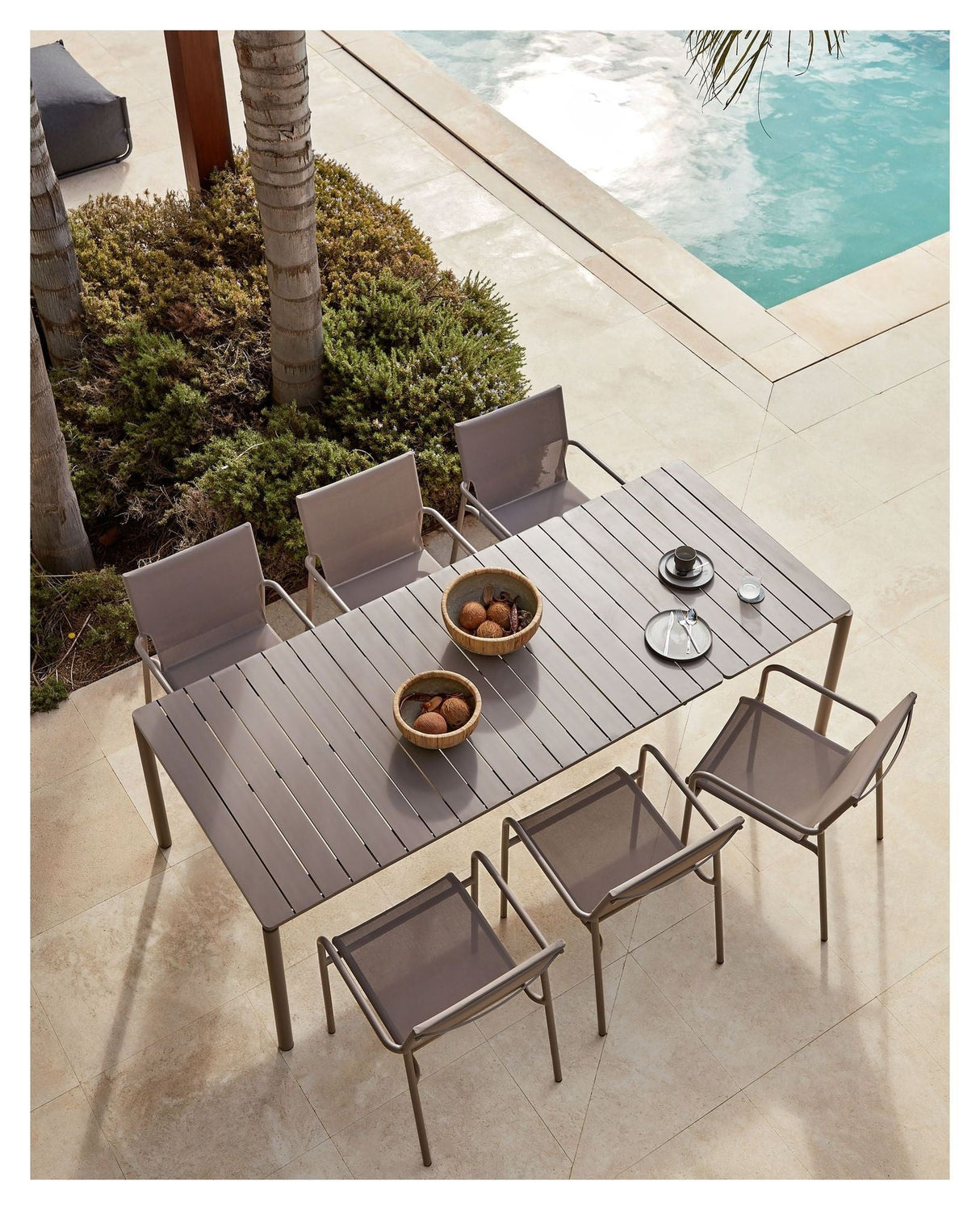 Zaltana Garden table with extension, 140/200x90, Mat Brown aluminum