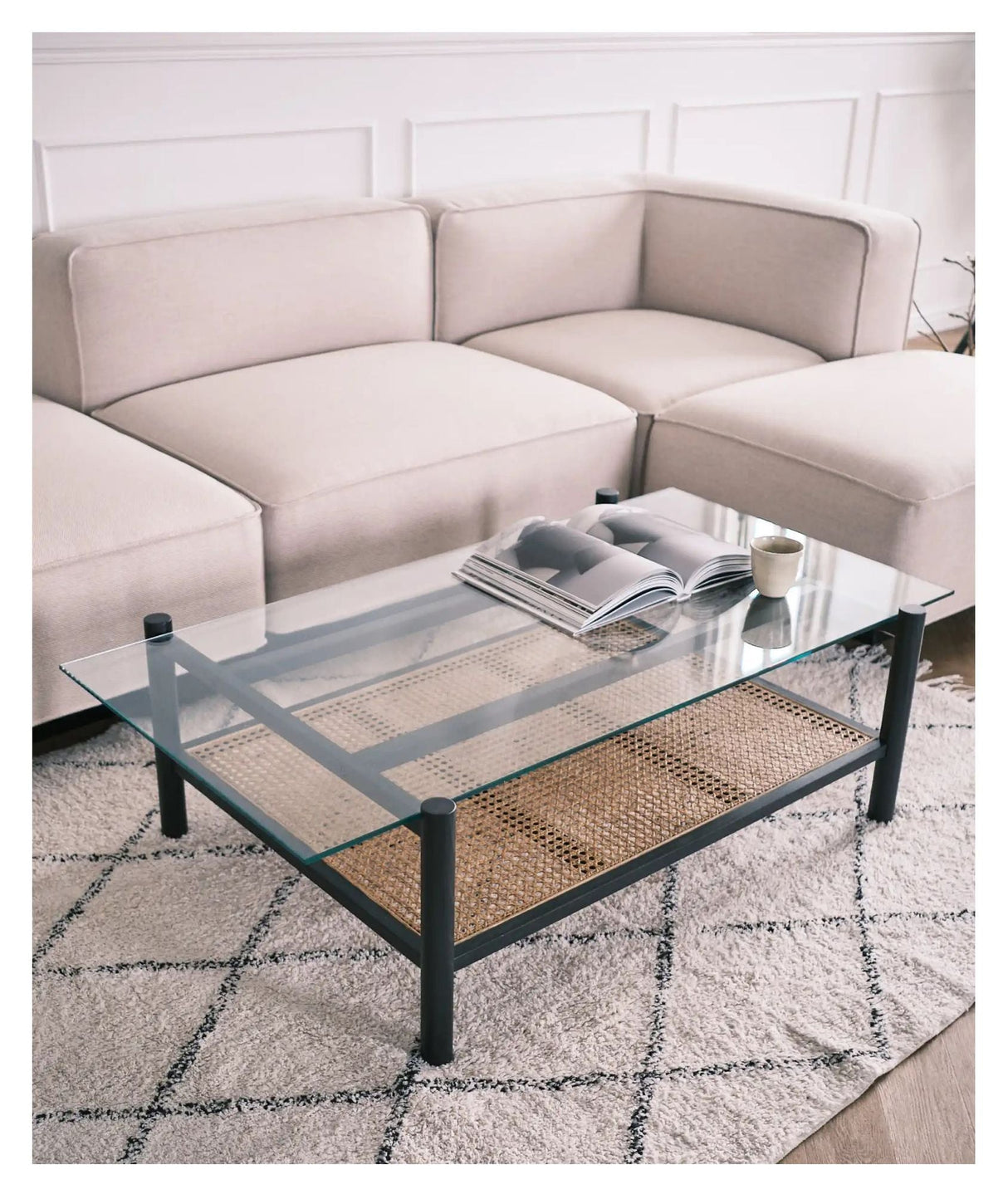 Neo Coffee table with glass plate and shelf in braid, Black