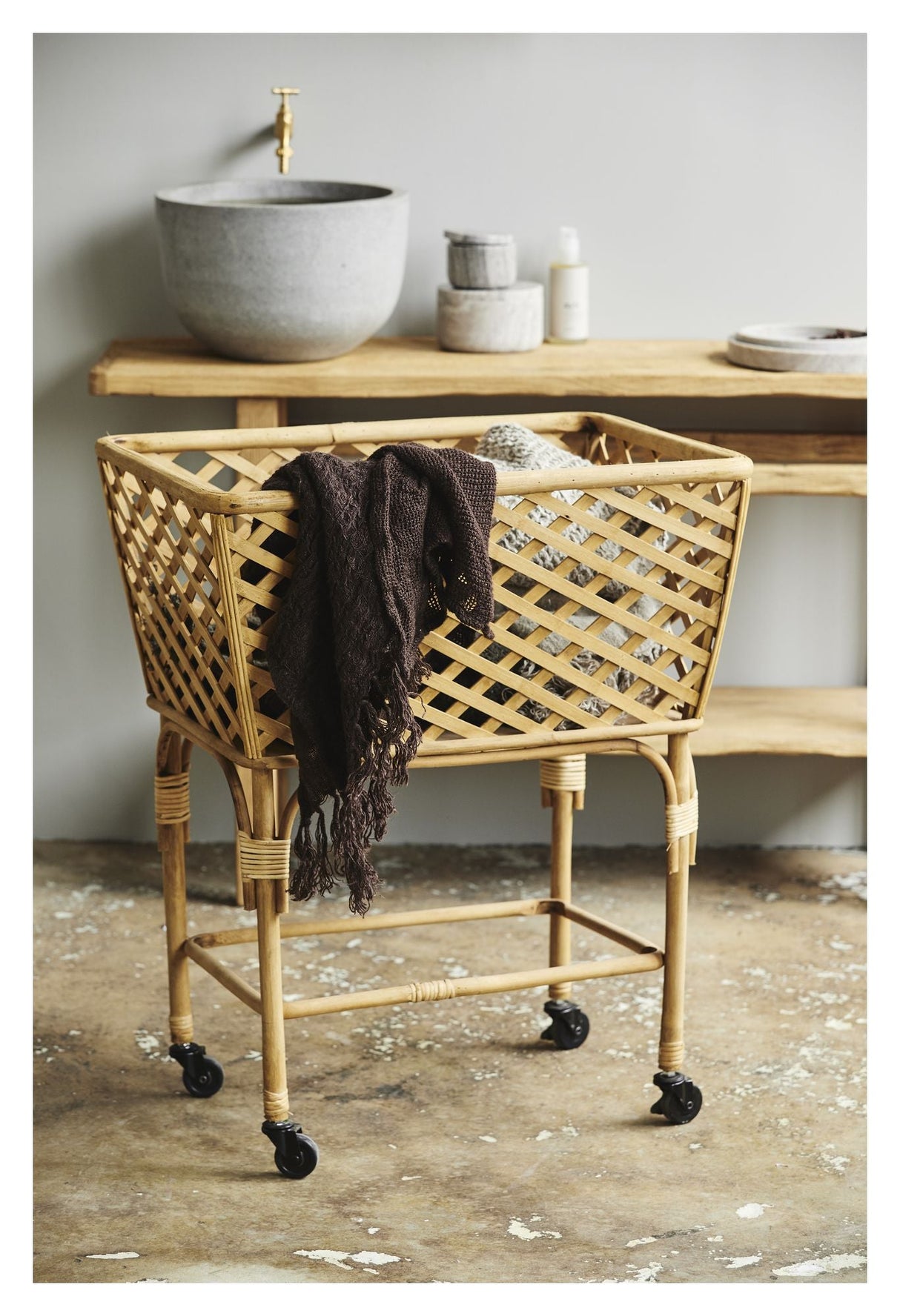 Nordal ARVI Basket w/wheels - Bamboo/Rattan