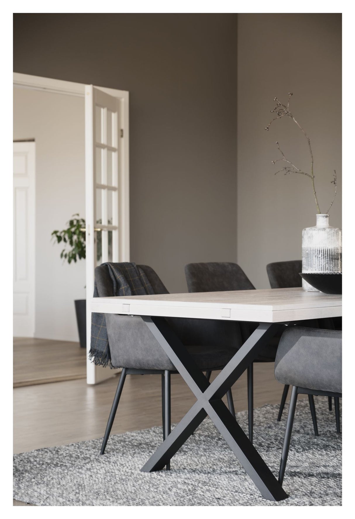 Brooklyn Dining table with X-legs - White pigment, 170x95