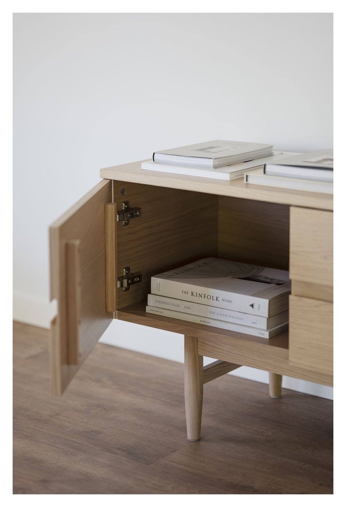 Moresby TV table - White pigmented oak