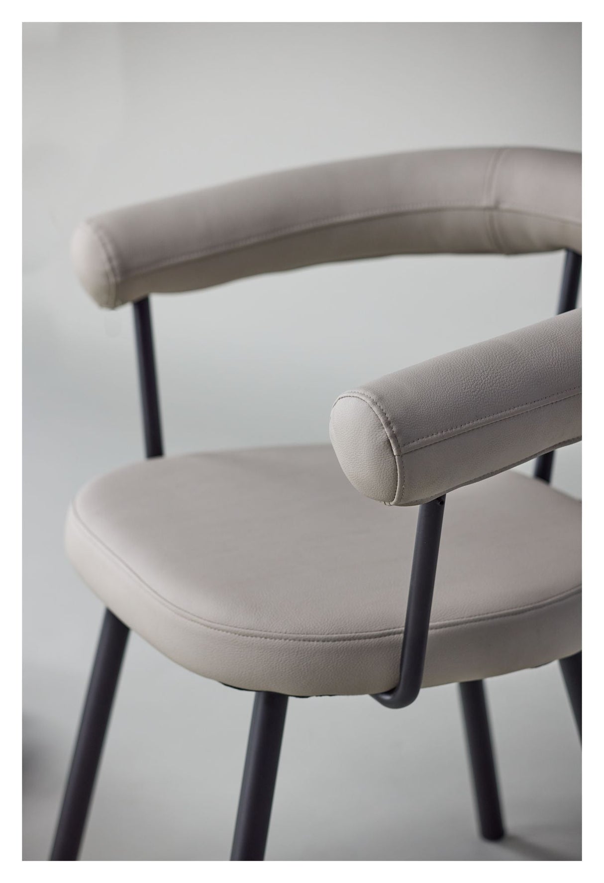 Västerås x Josefin Lustig Dining chair - Offwhite faux leather