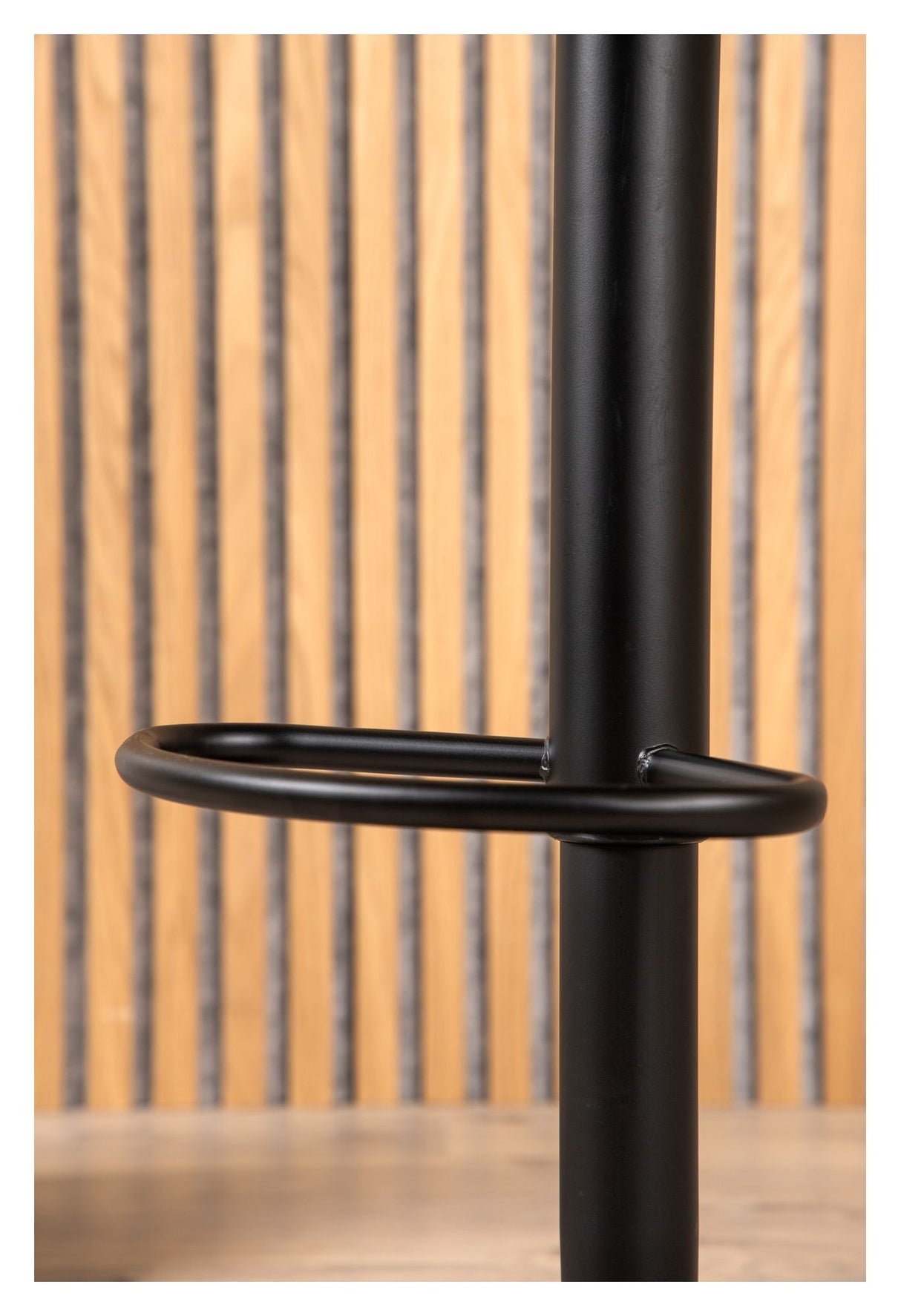 Adesto Barstool - Matte black