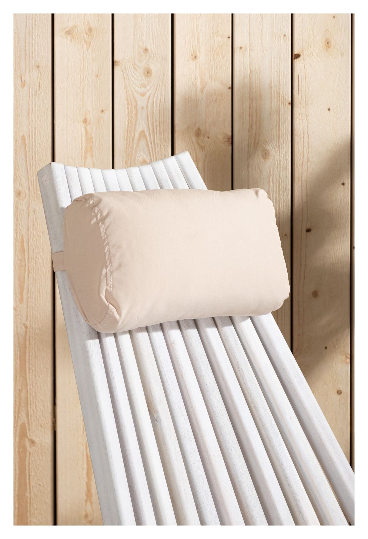 Asta Lounge Chair w. pillow - White