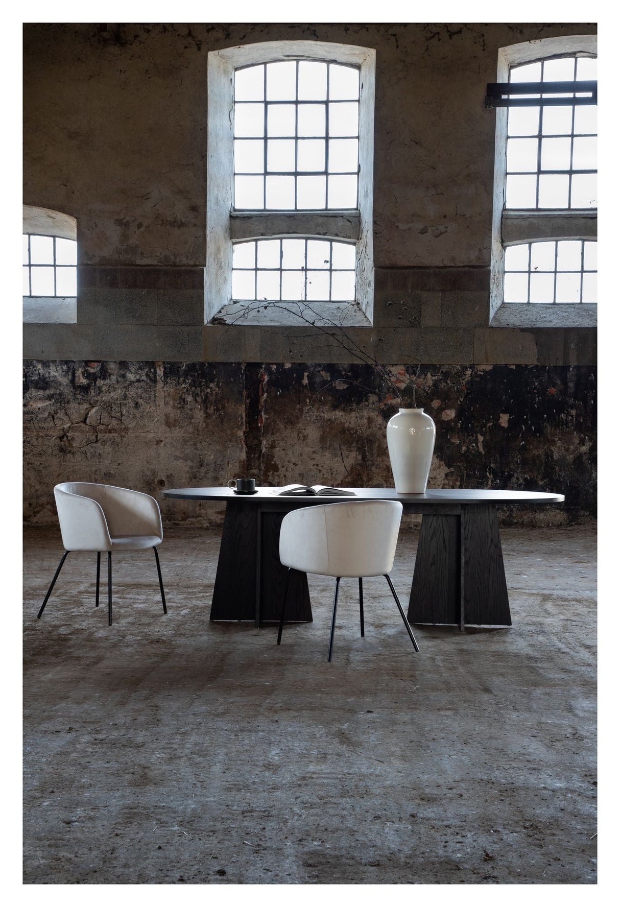 Bootcut Dining Table 230x115 - Black