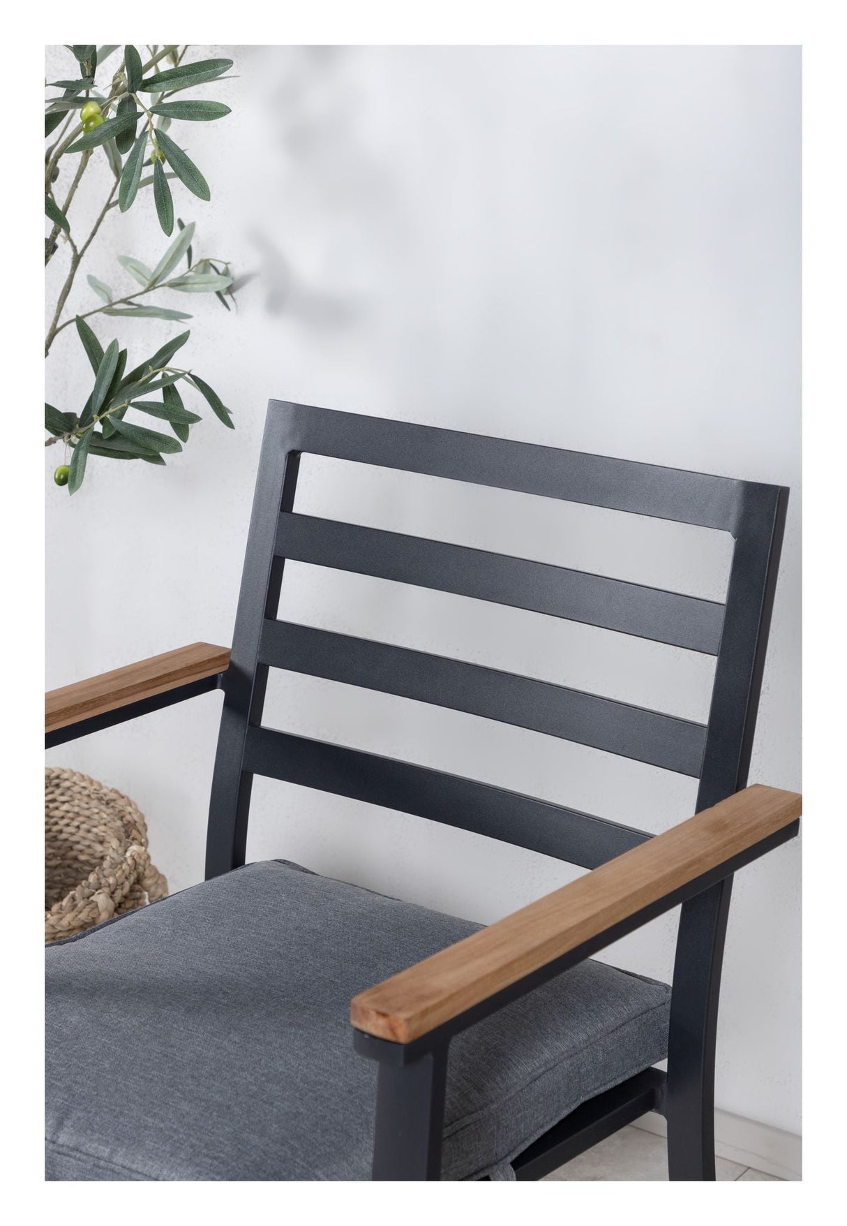 Brasilia Garden Chair w. Teak armrests - Black