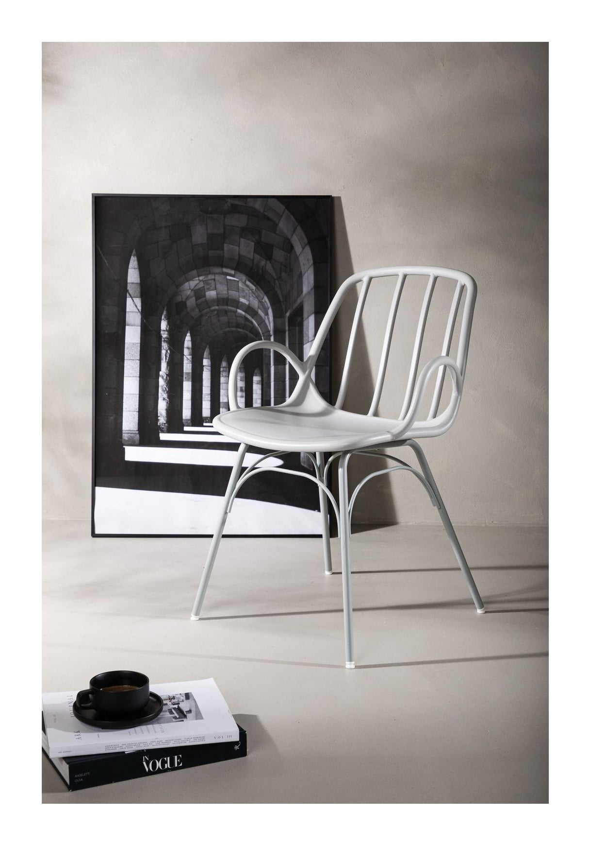 Dyrön Dining Chair, Plastic, Light Gray