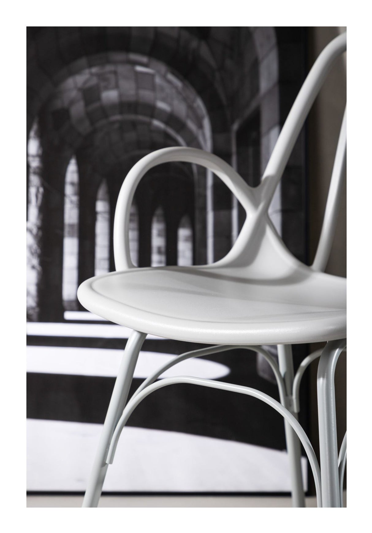 Dyrön Dining Chair, Plastic, Light Gray