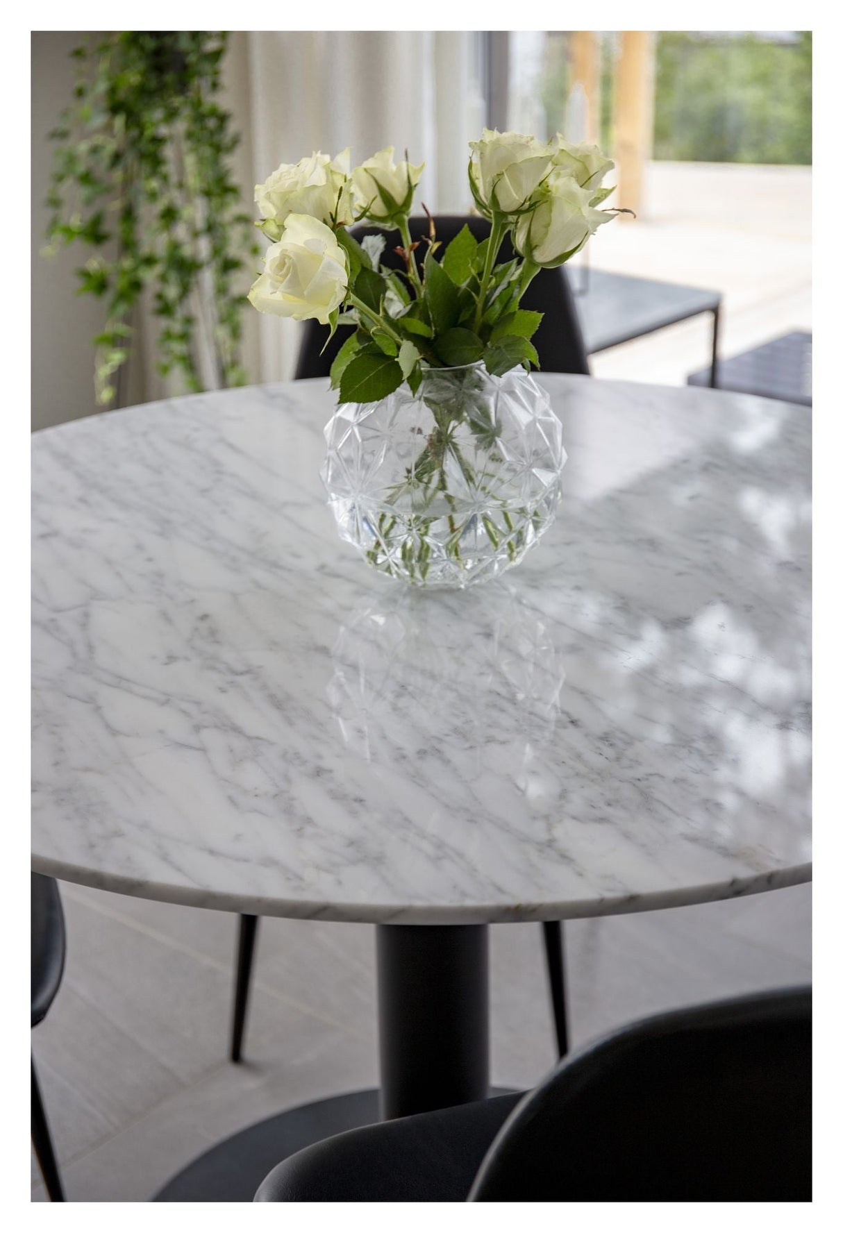 Estelle Dining table, White marble, Ø106