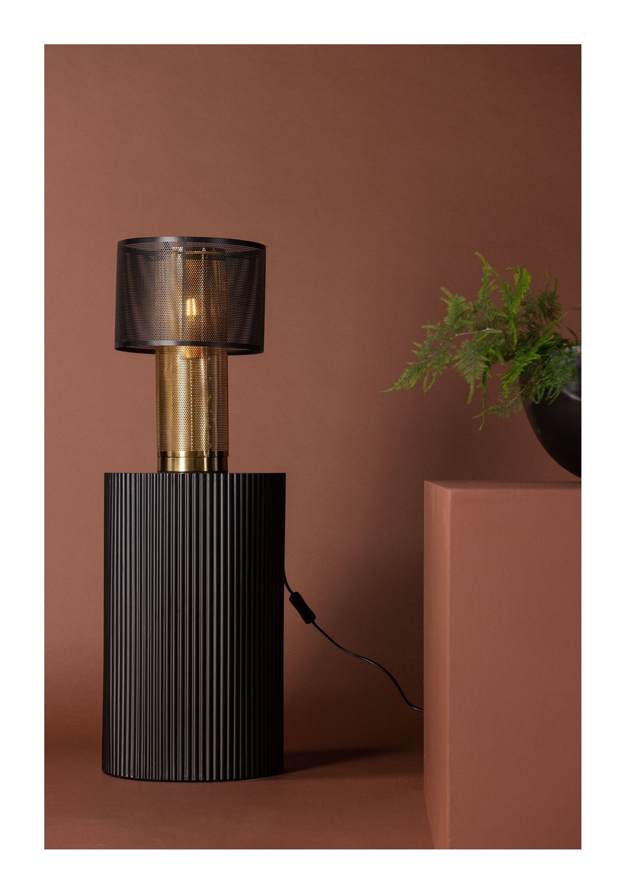 Gap Table Lamp, Iron, Black/Gold metal