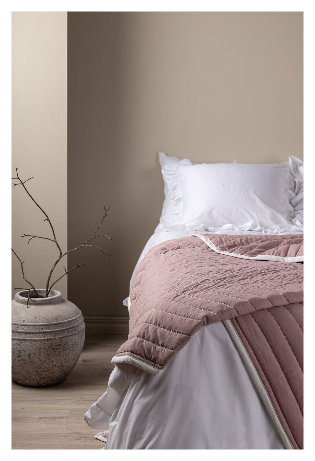 June Bedspread 260x260 - Pink