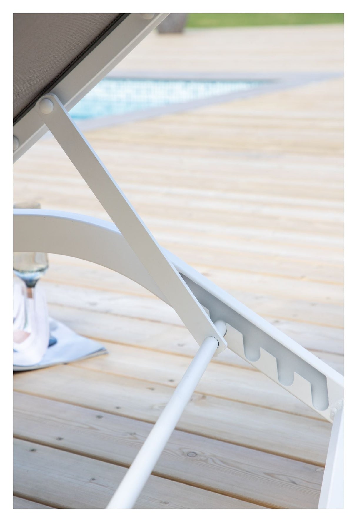 Ramos Sunbed - White/Gray