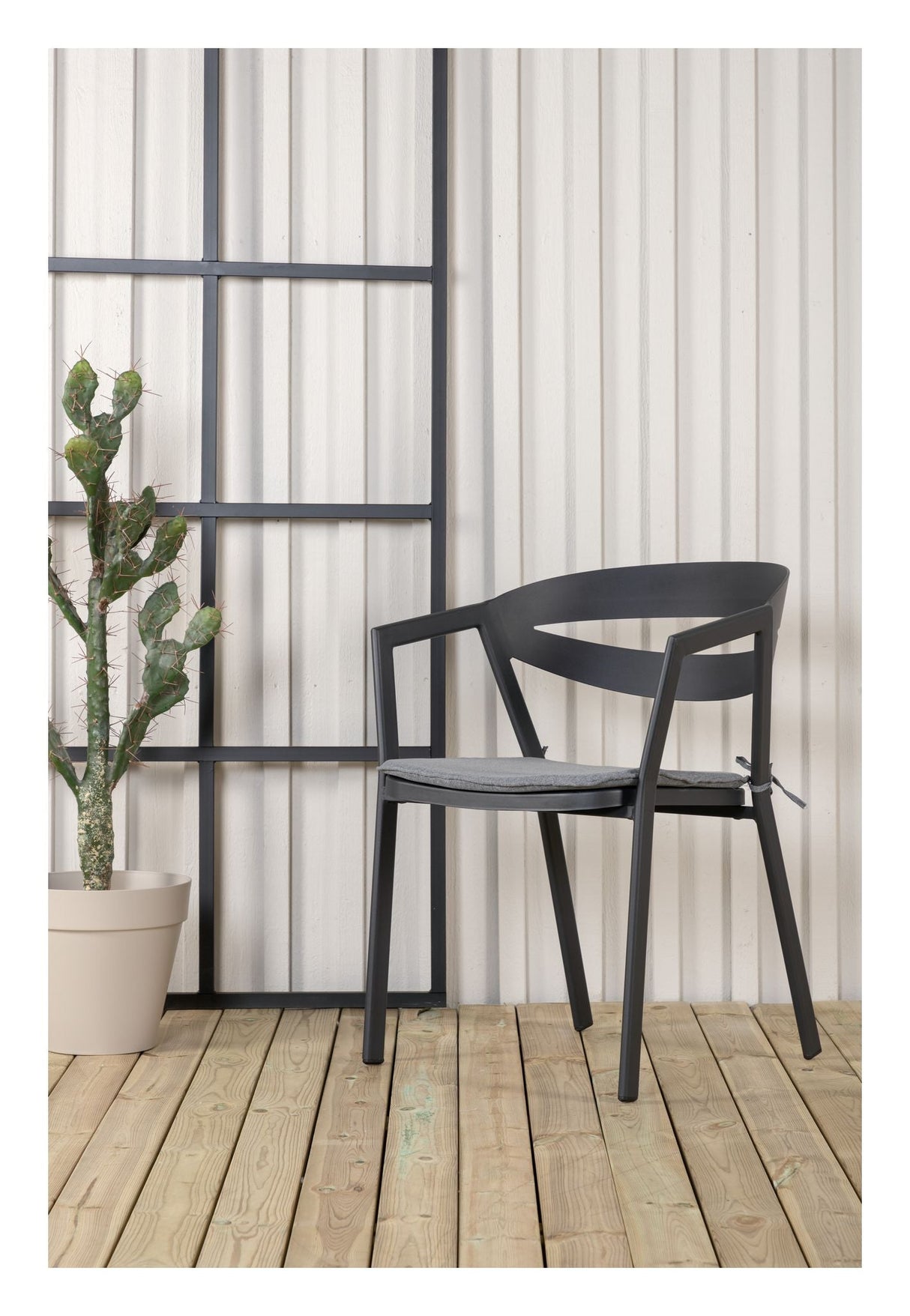 Slit Garden Chair with Cushion - Black/Gray