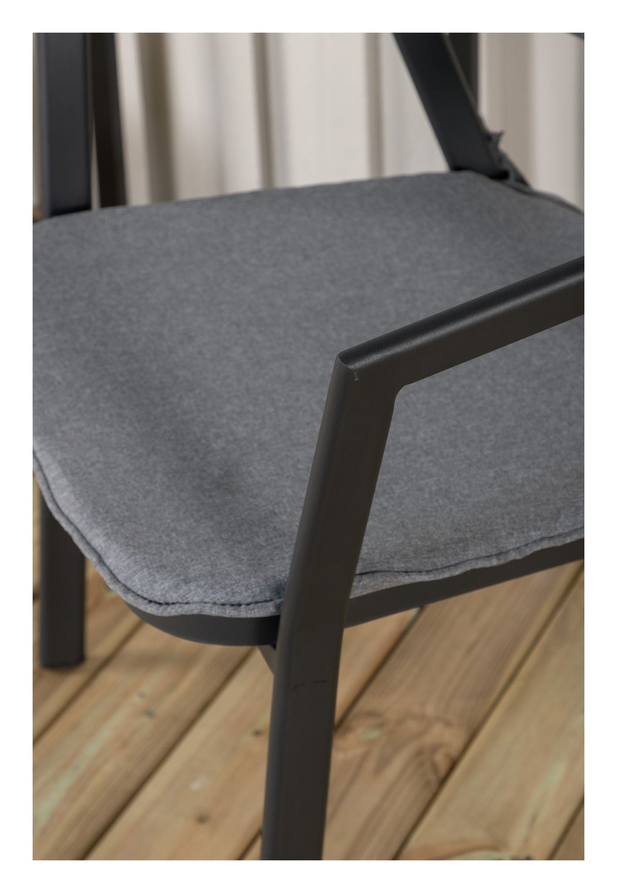 Slit Garden Chair with Cushion - Black/Gray