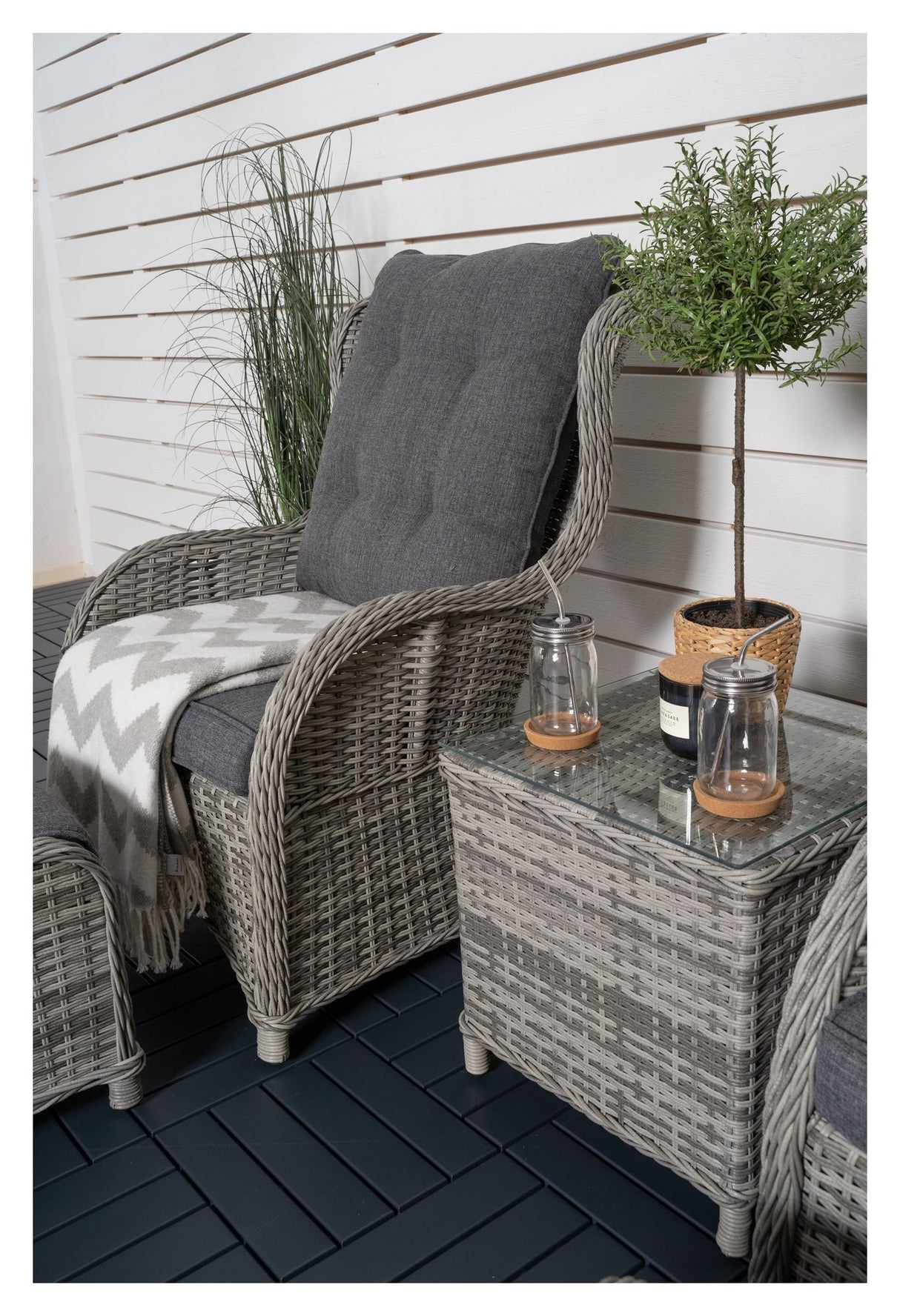 Vikelund Wicker Chairs Set, Gray w. Gray Cushion