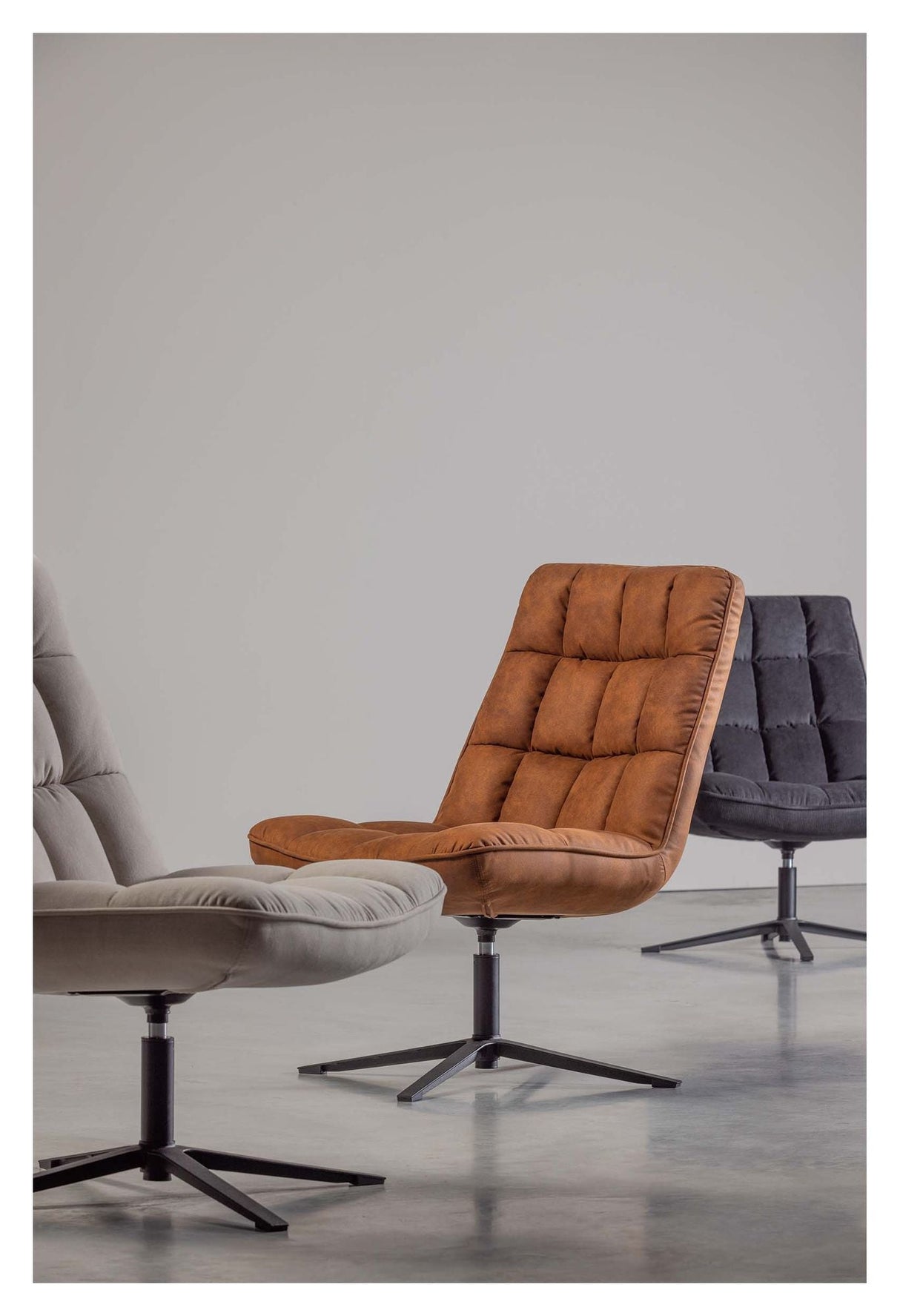 Woood Dirkje Lounge Chair w. swivel foot, Cognac Leatherette