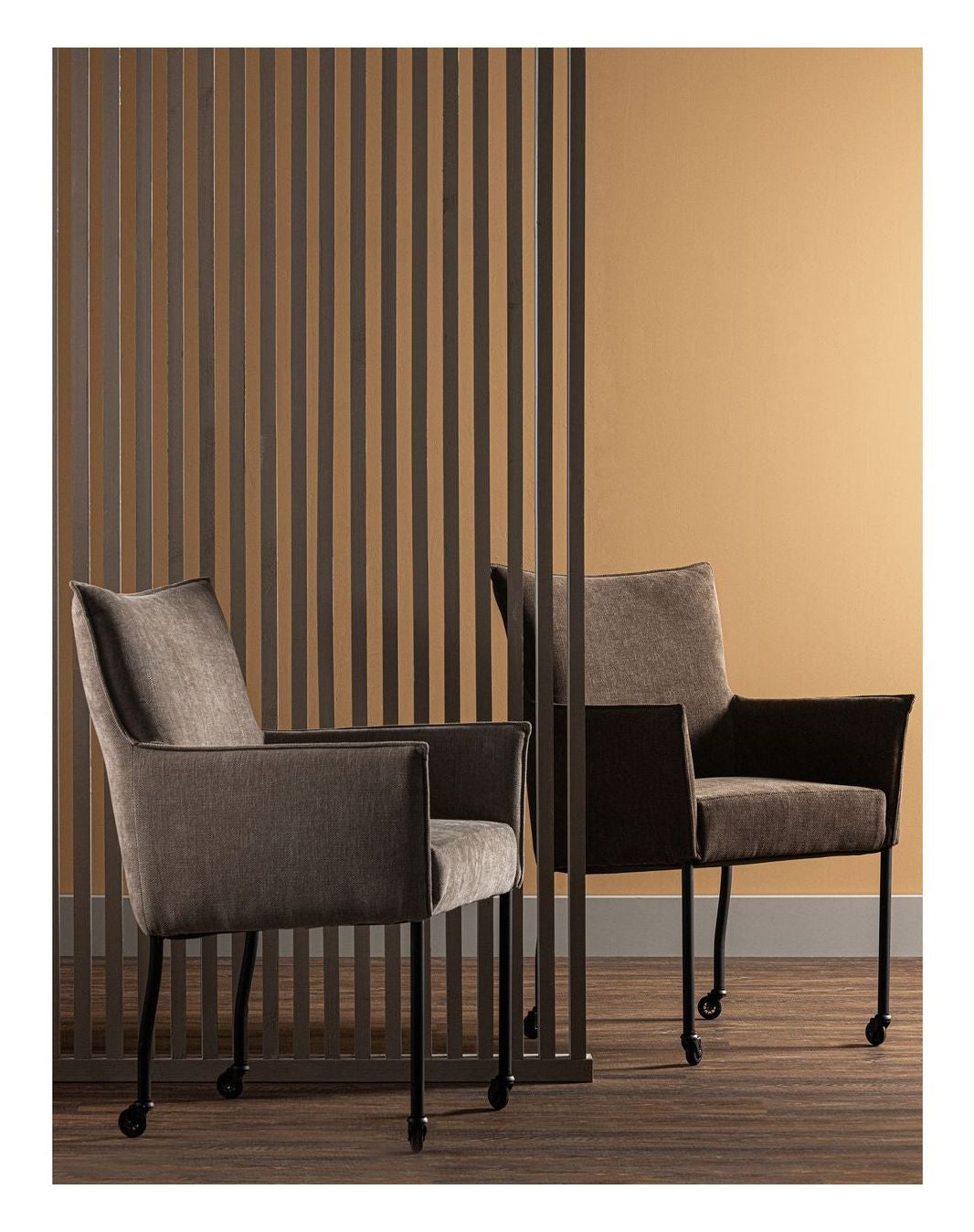 Ezra Dining chair with armrests and wheels, Brown