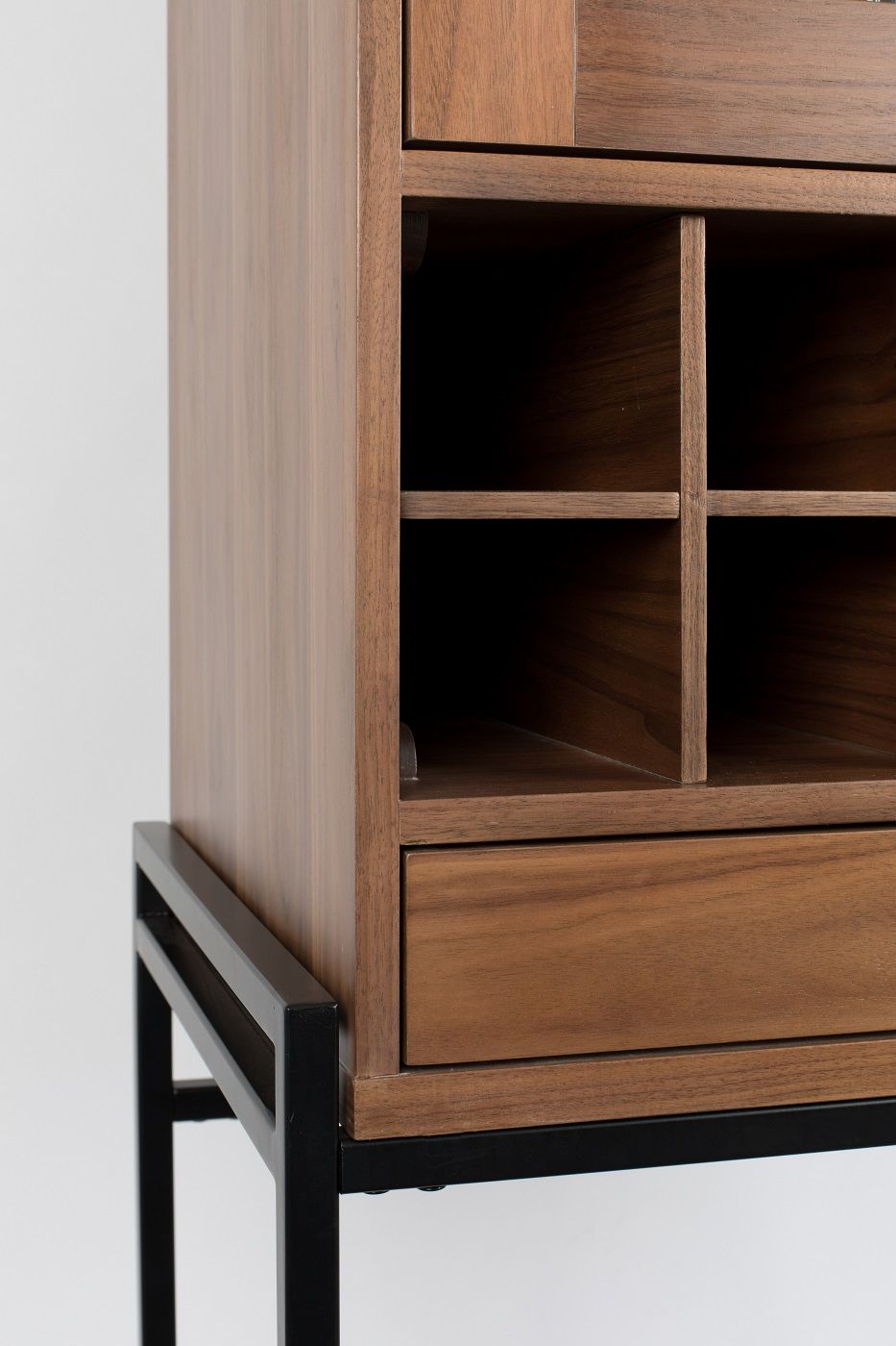 Zuiver Travis Vitrine cabinet with 2 doors - Walnut